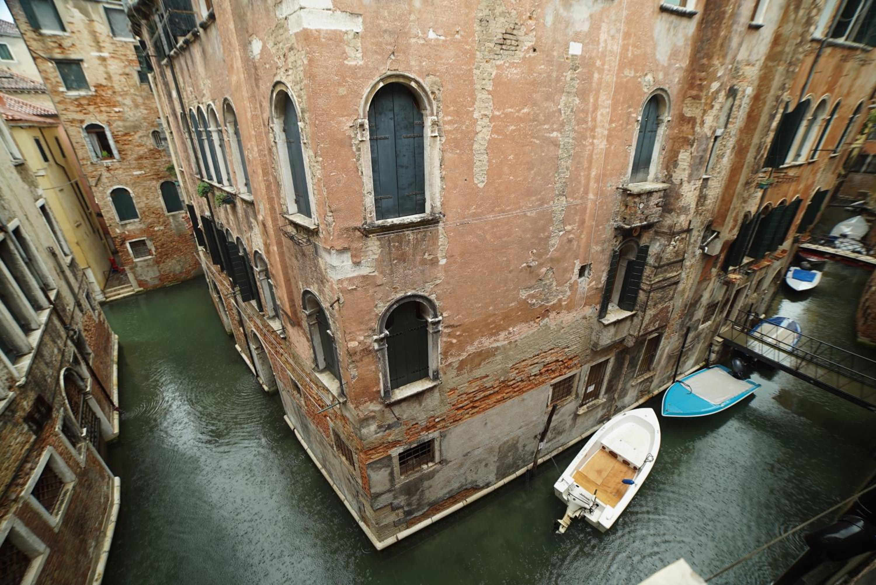 Double or Twin Room with Canal View photo 3
