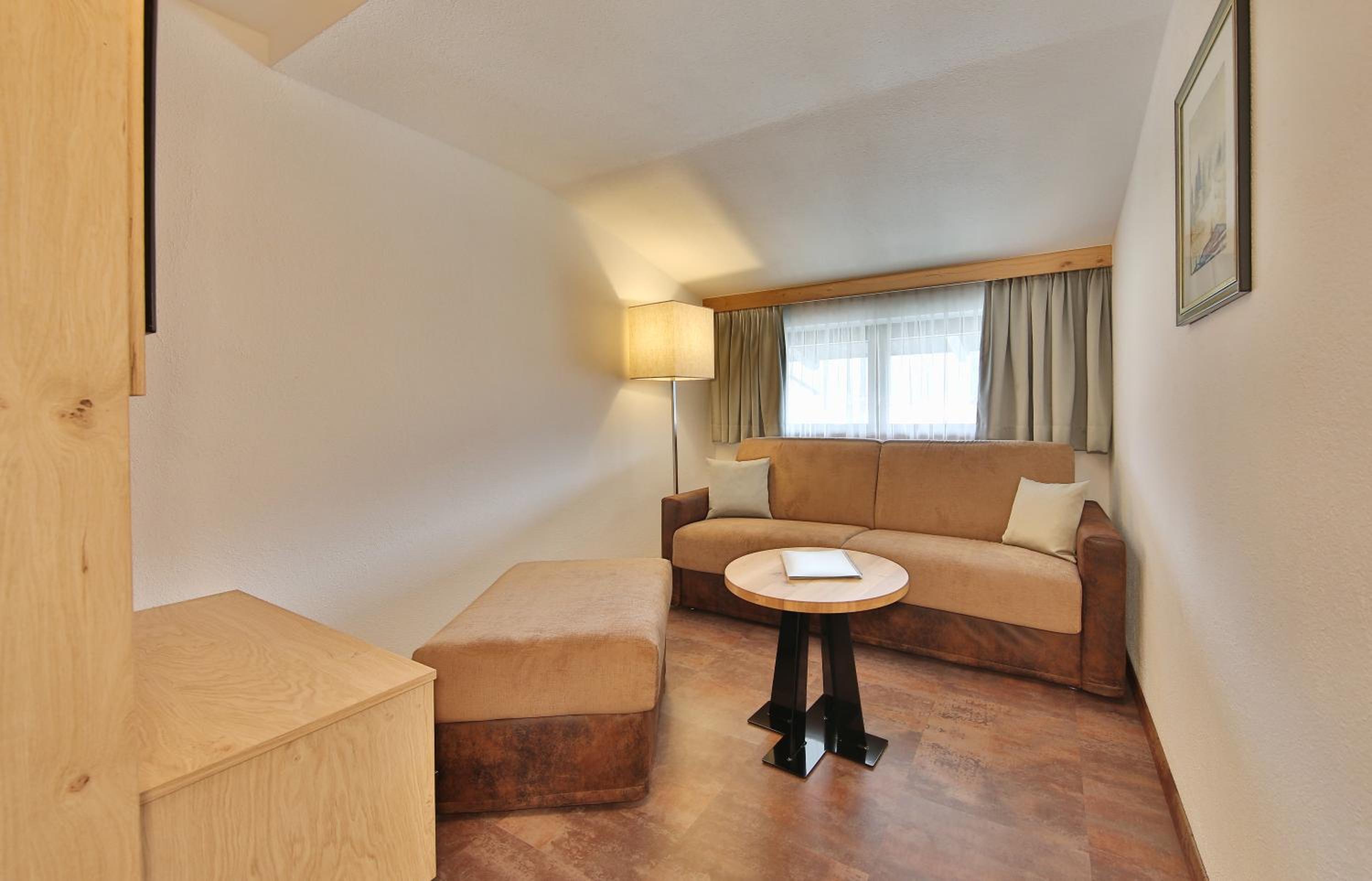 Family Room - Photo 2