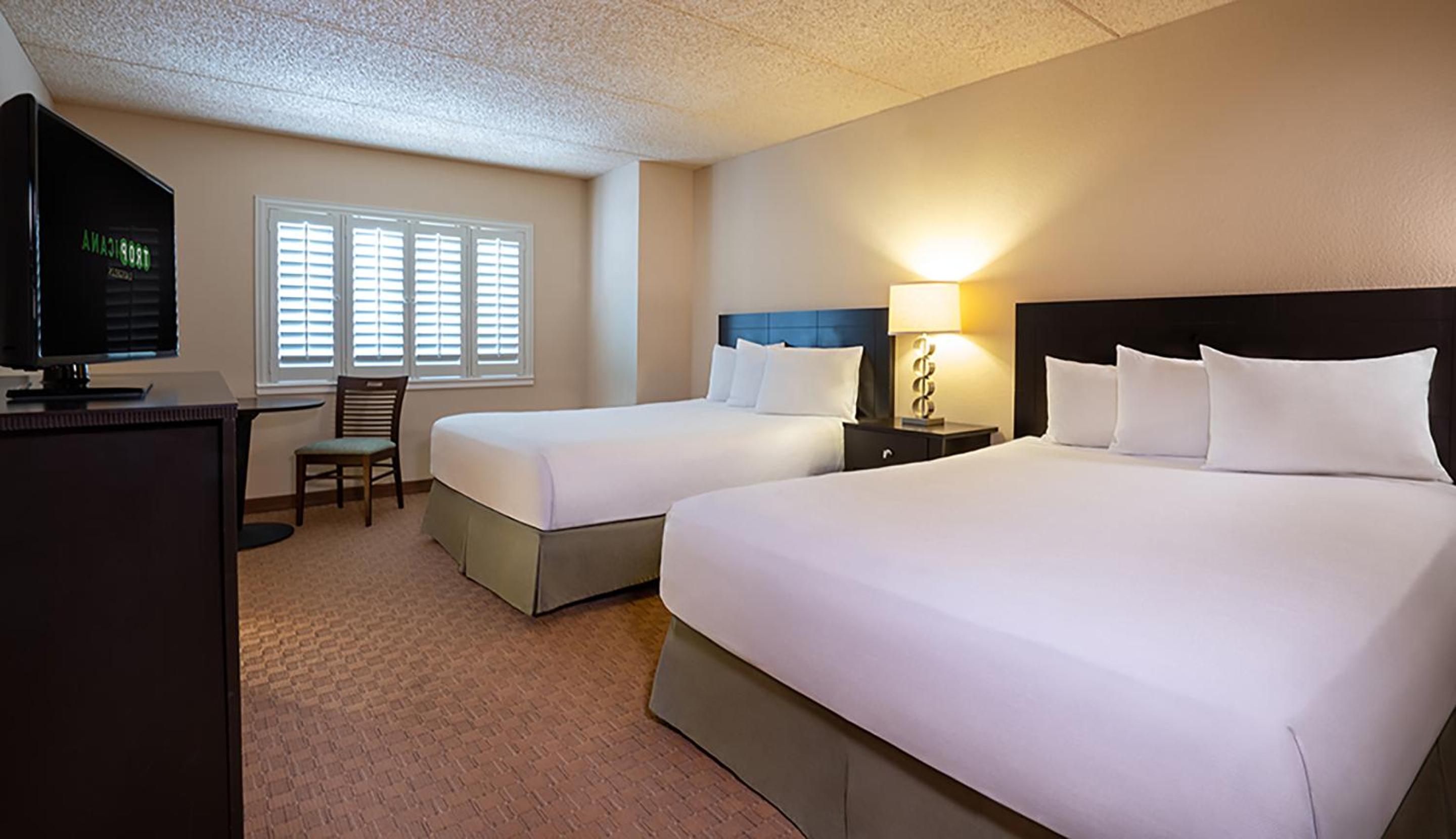 WEST DELUXE ROOM 2 QUEEN NON-SMOKING  - Photo 4