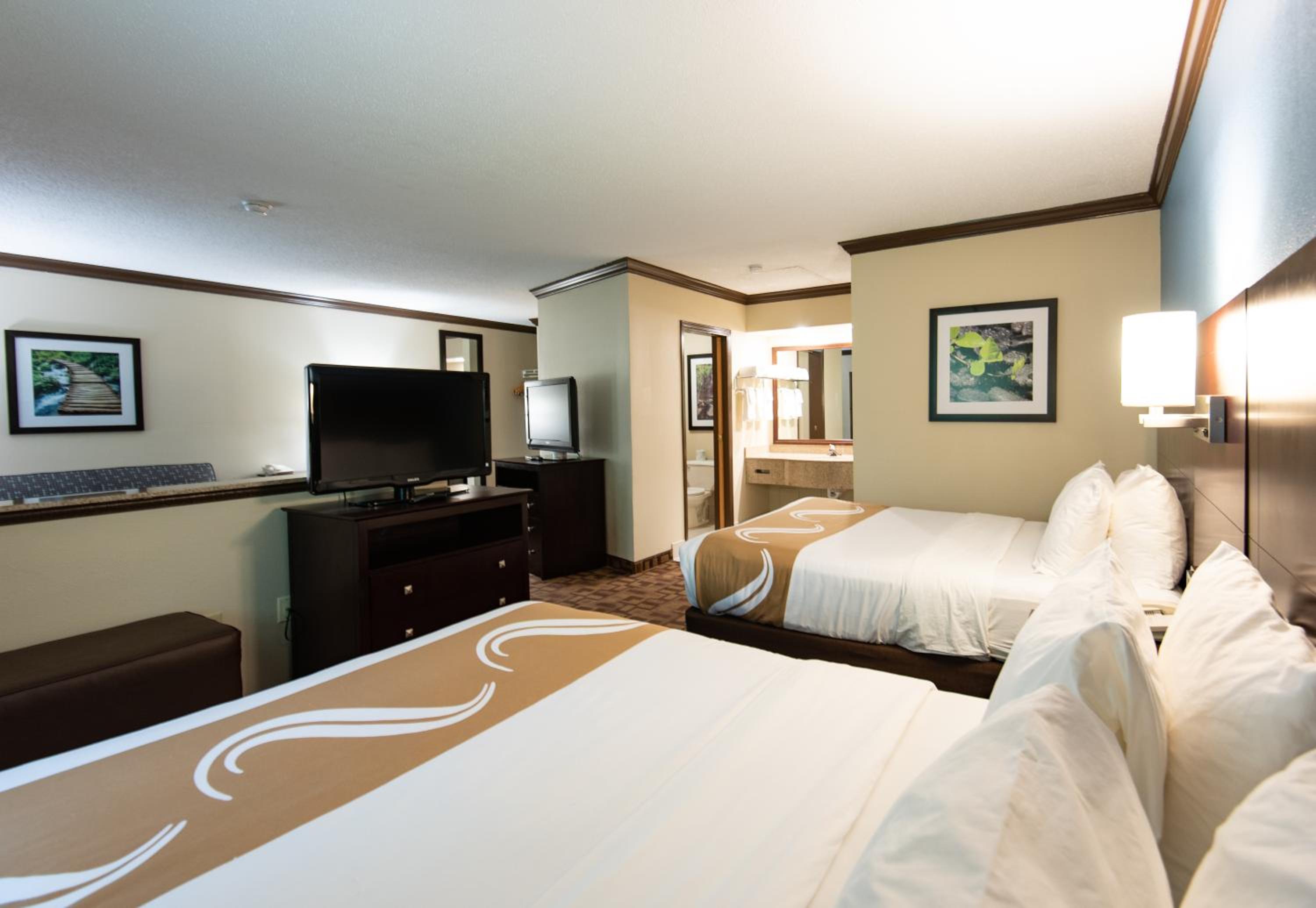 Queen Suite with Two Queen Beds - Accessible/Non-Smoking