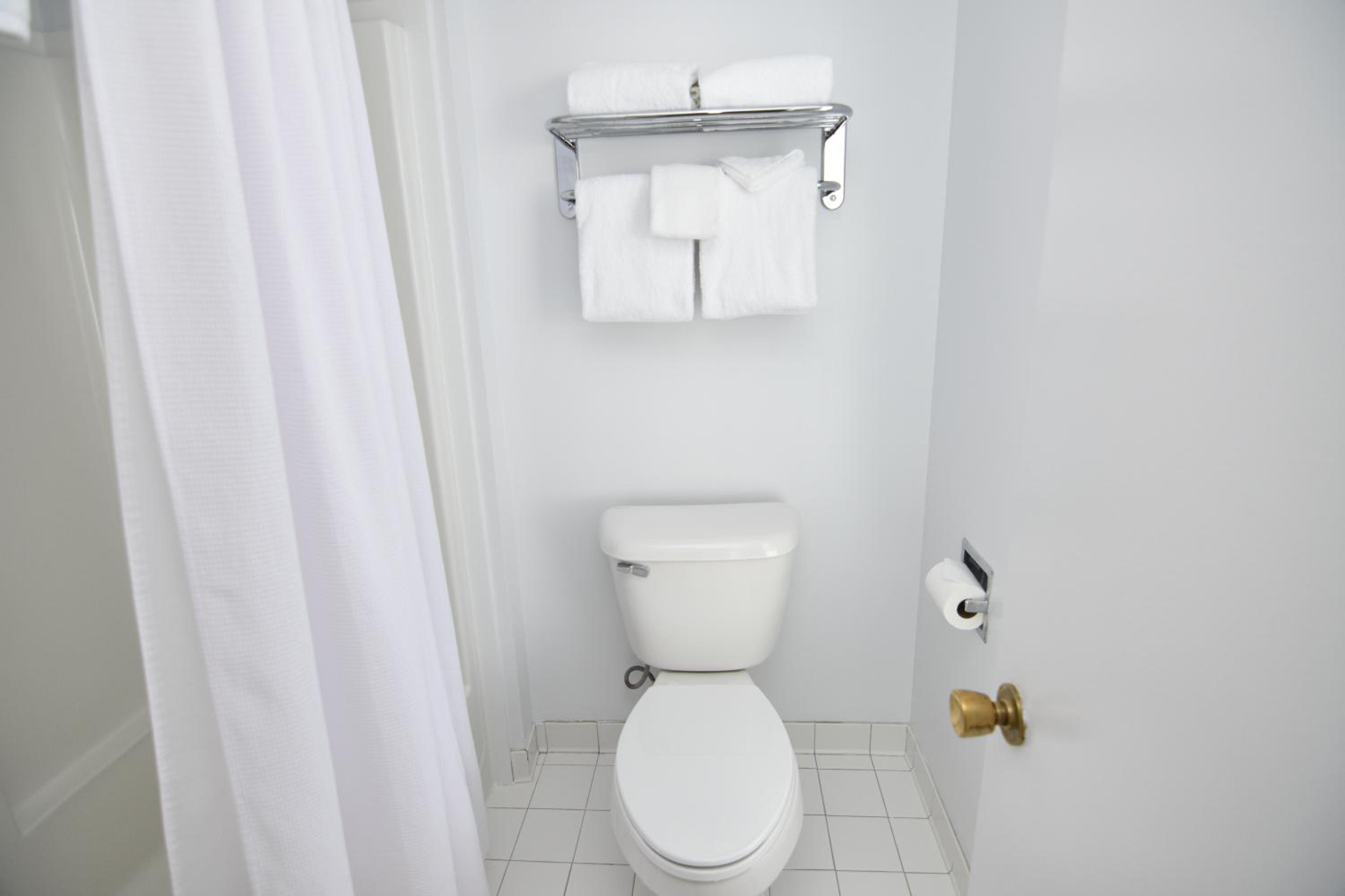 Standard Queen Room - Photo 5