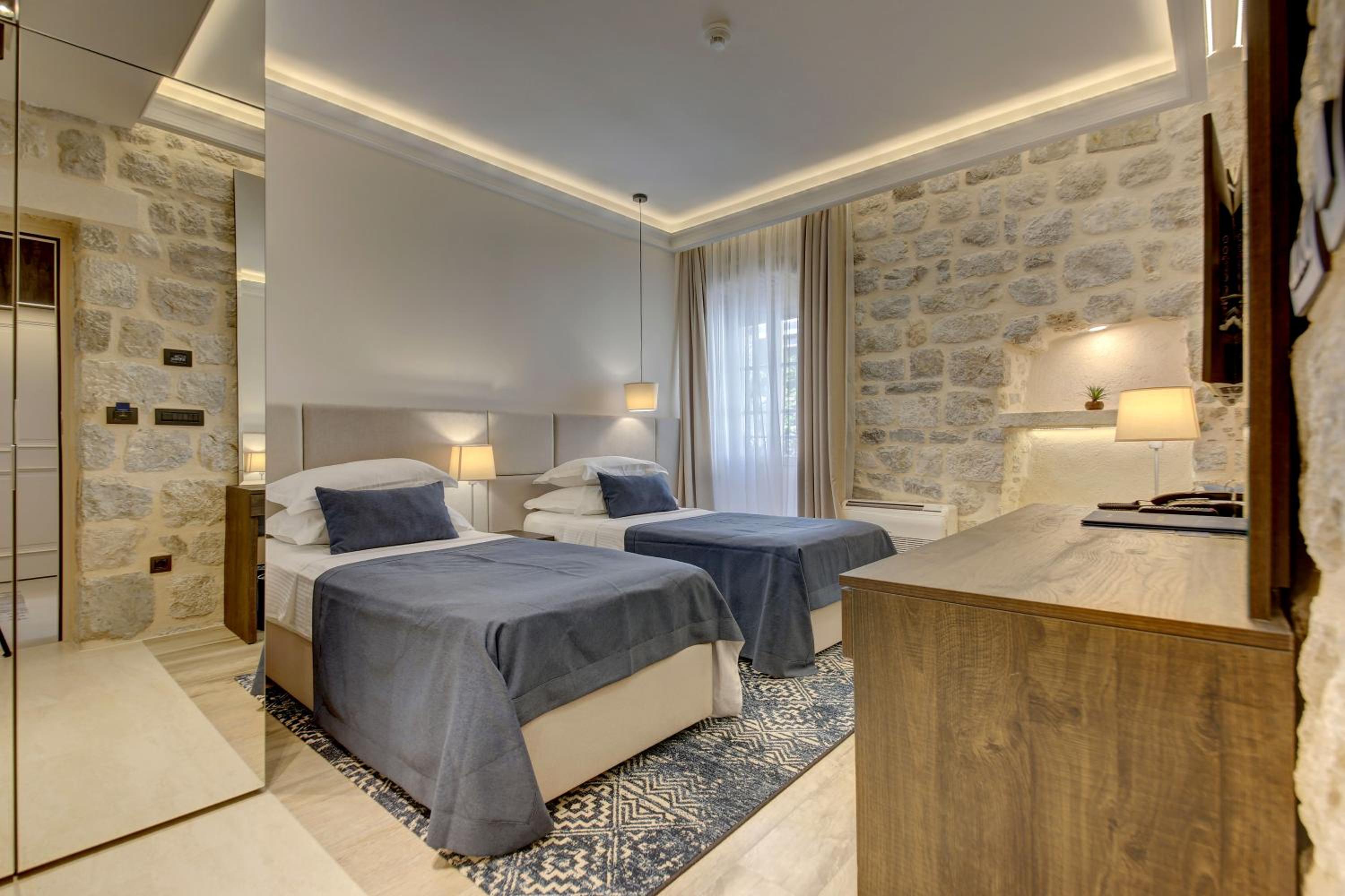 Standard Double Room - Photo 3