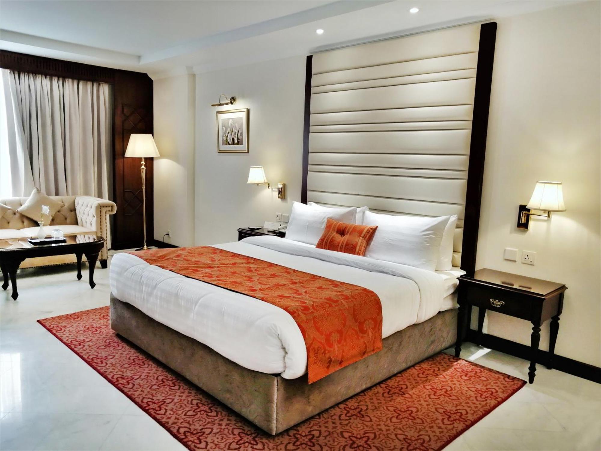 Deluxe King Room