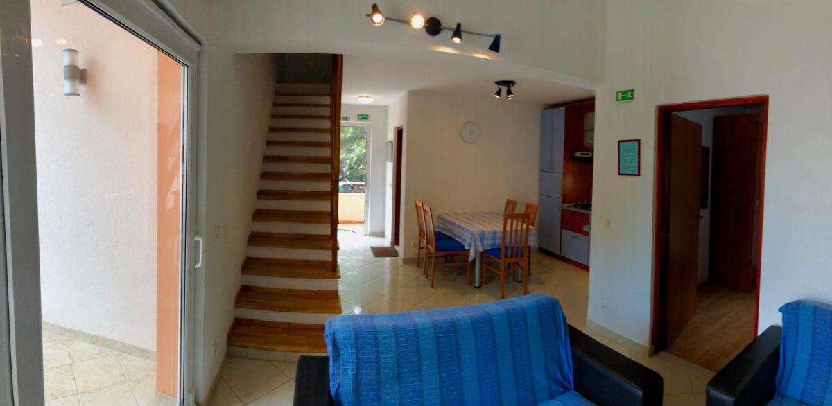 Apartment with Balcony photo 3