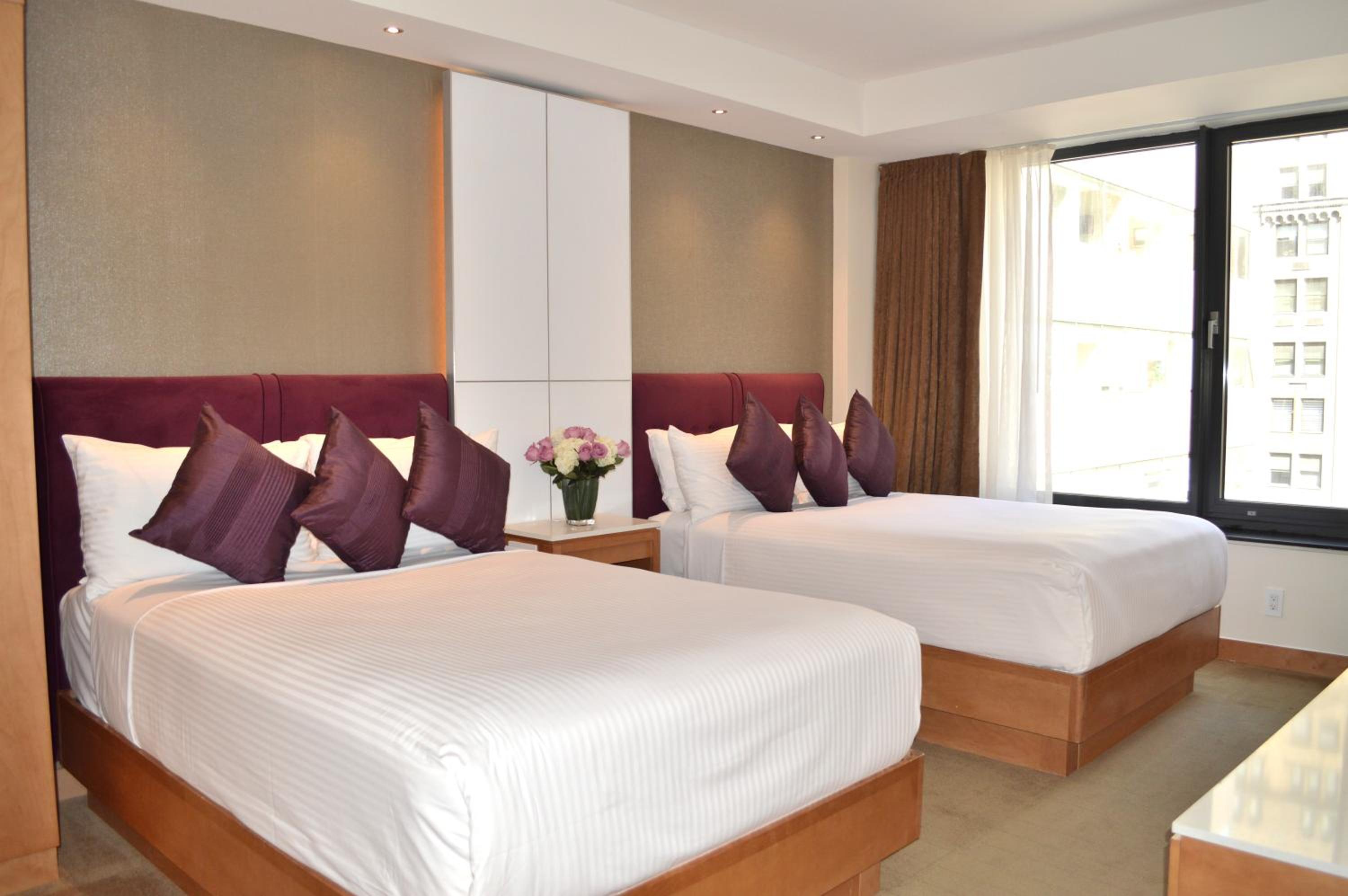 Deluxe Double Room thumbnail 6