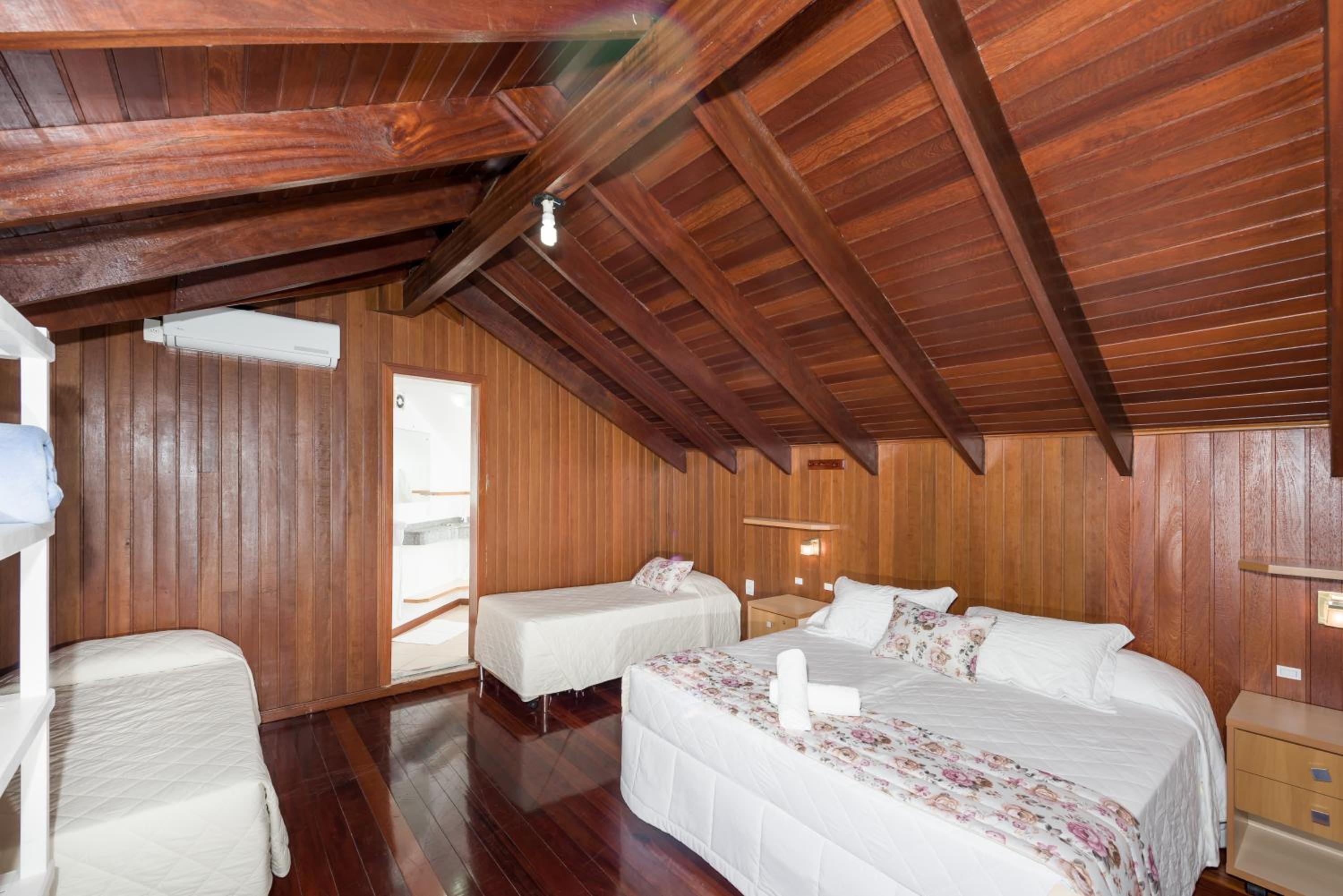 One-Bedroom Apartment in the Rooftop and Pool View 11 photo 1
