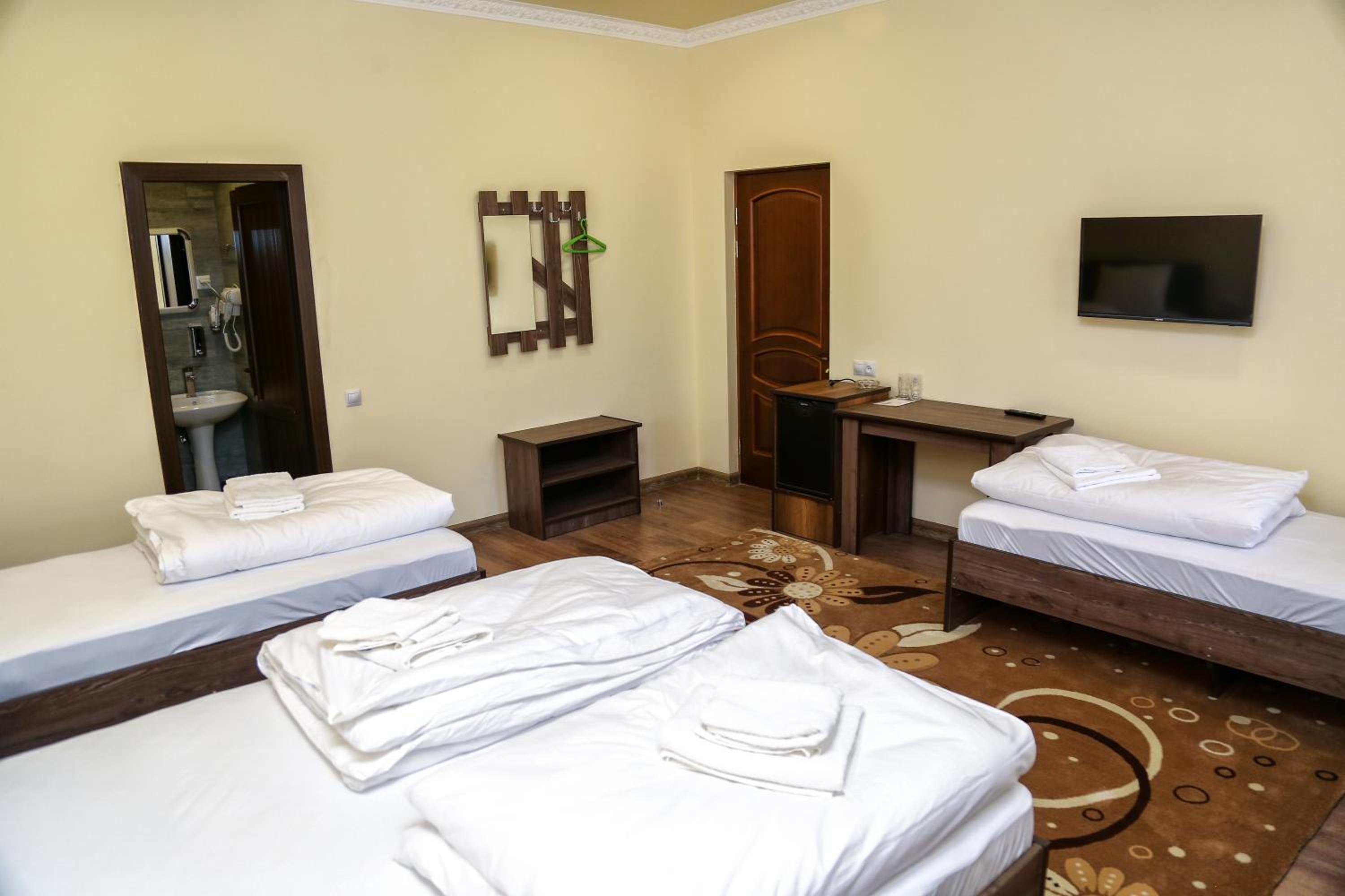 Quadruple Room with Balcony photo 3