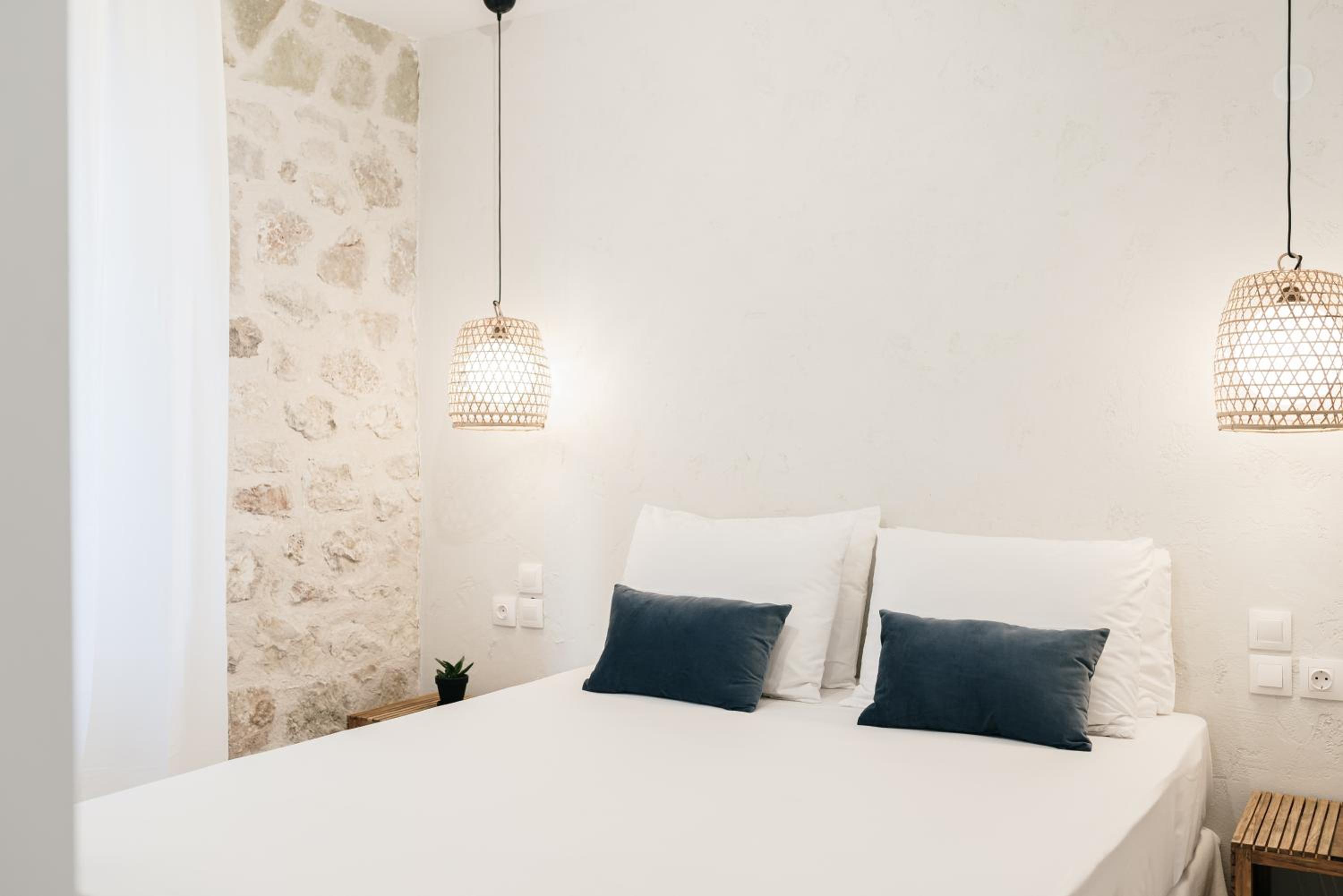 Double Room - Photo 5