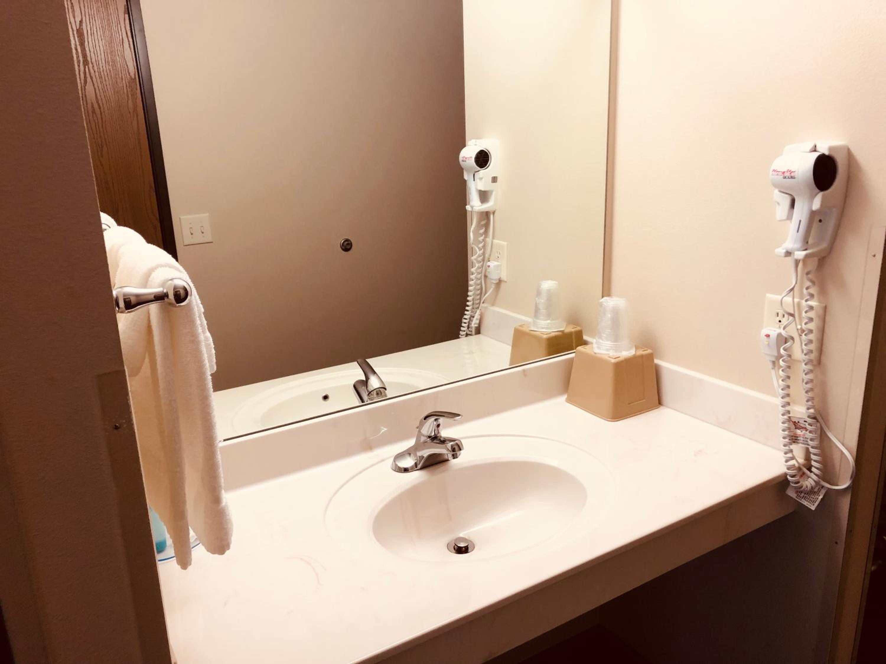 Queen Room - Disability Access photo 2