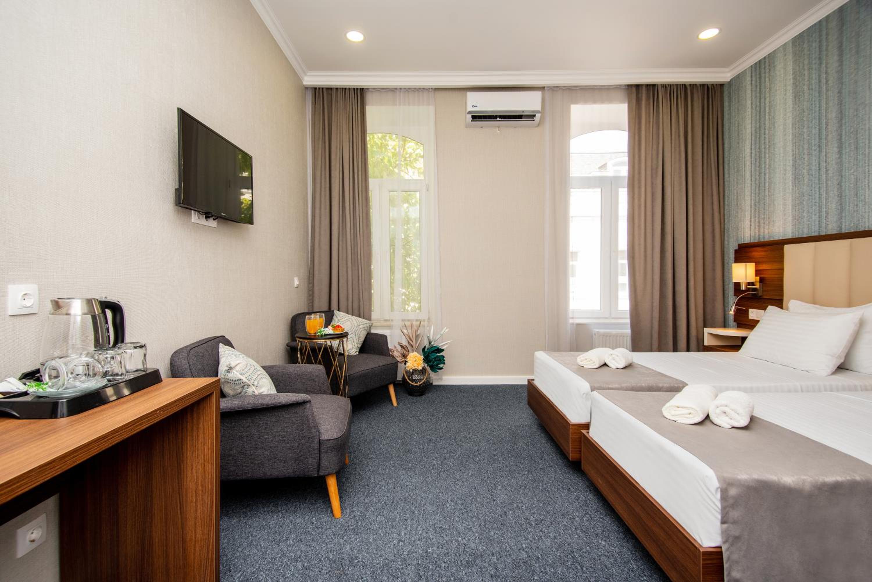 Standard Double or Twin Room - Photo 7