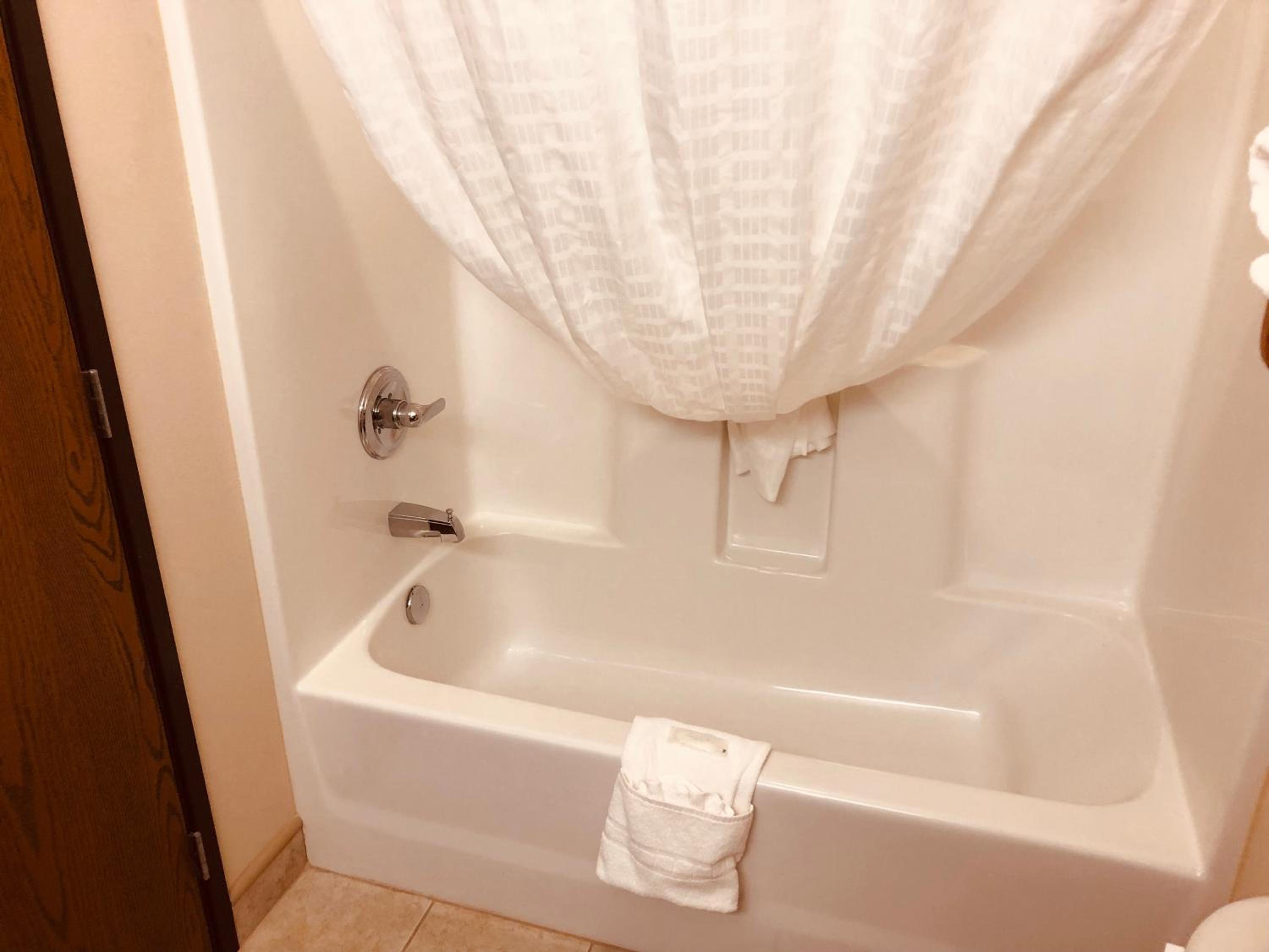 Suite with Hot Tub photo 3