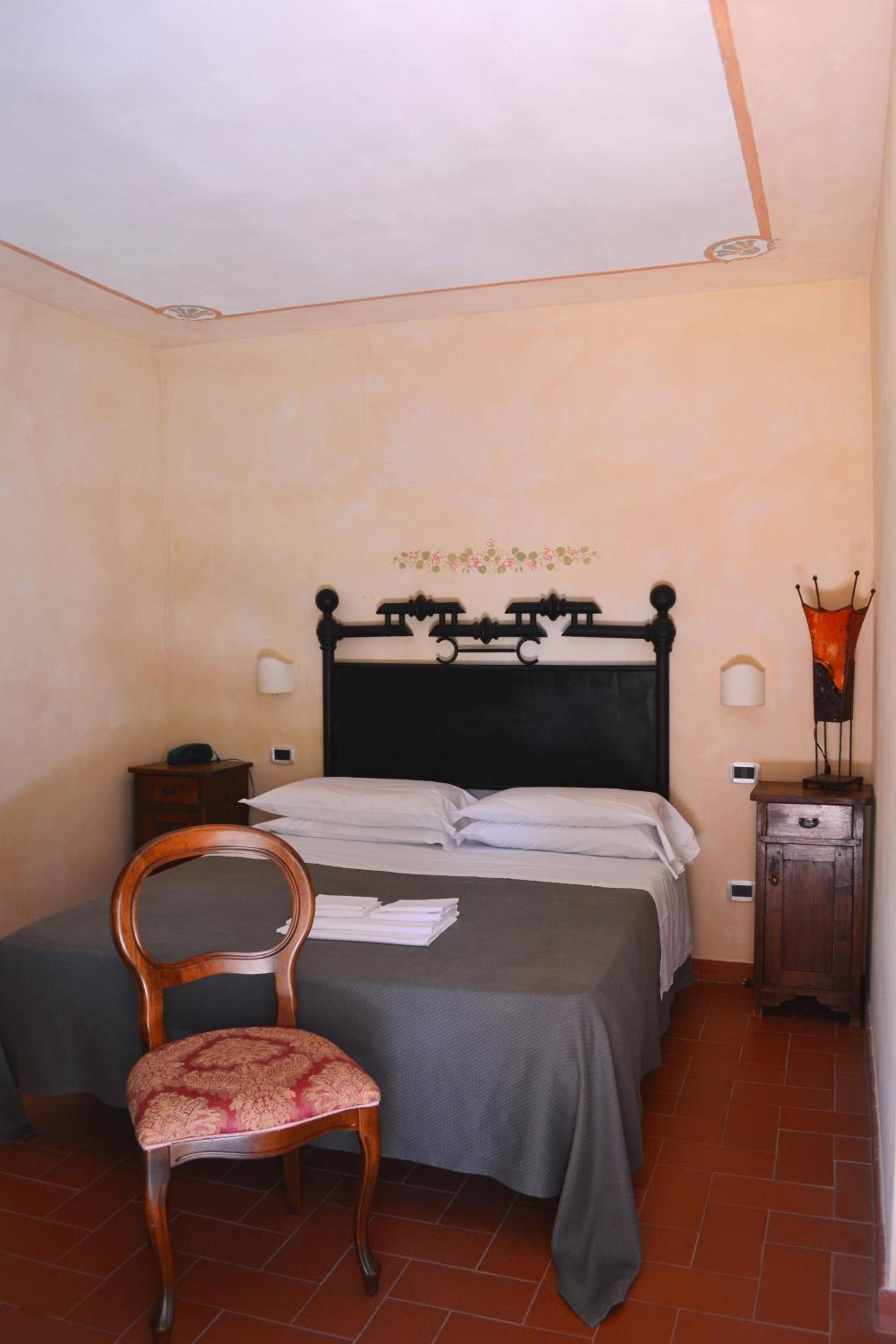 Economy Double Room - Photo 4