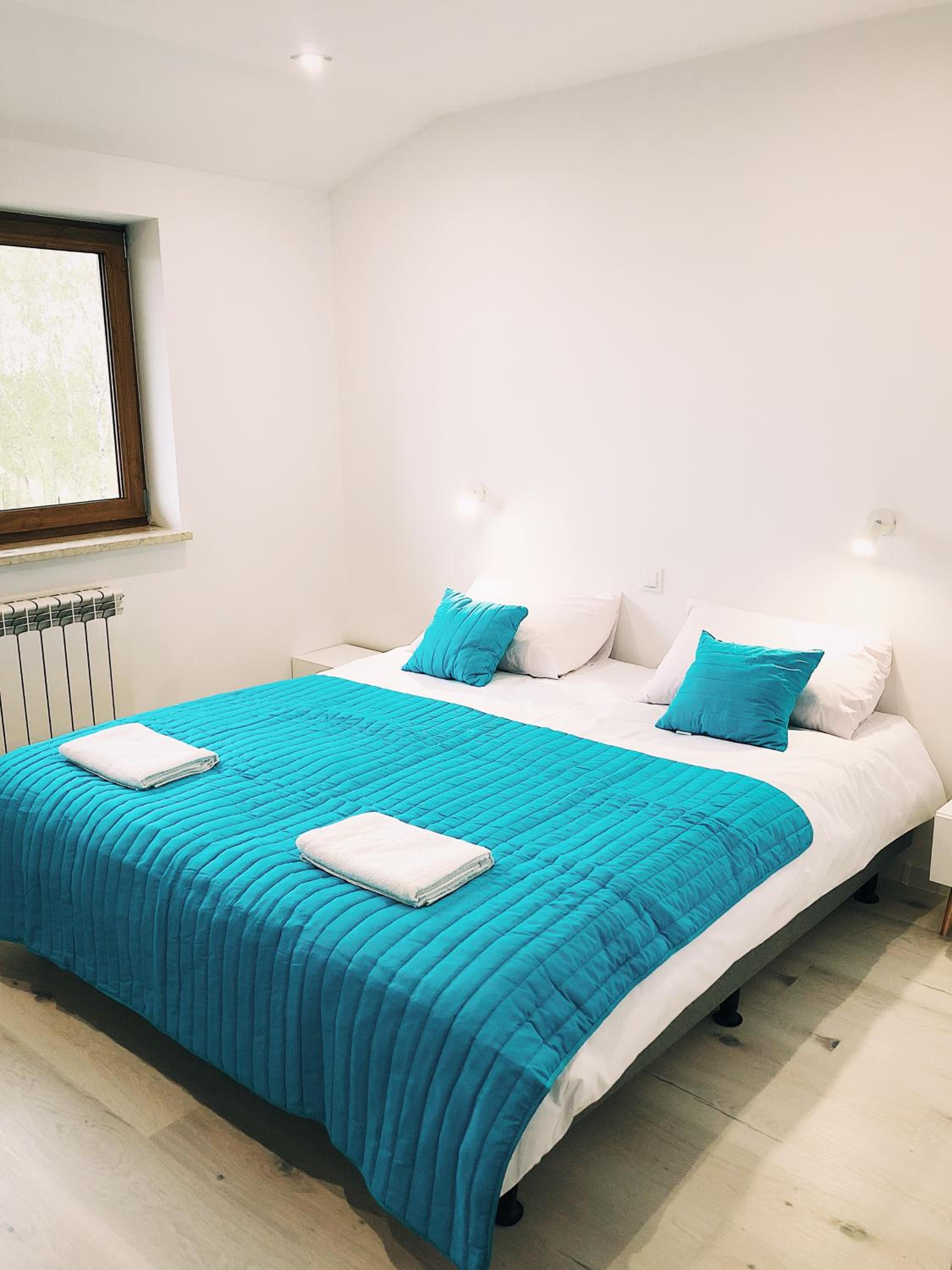 Double Room with Private Bathroom - Photo 9