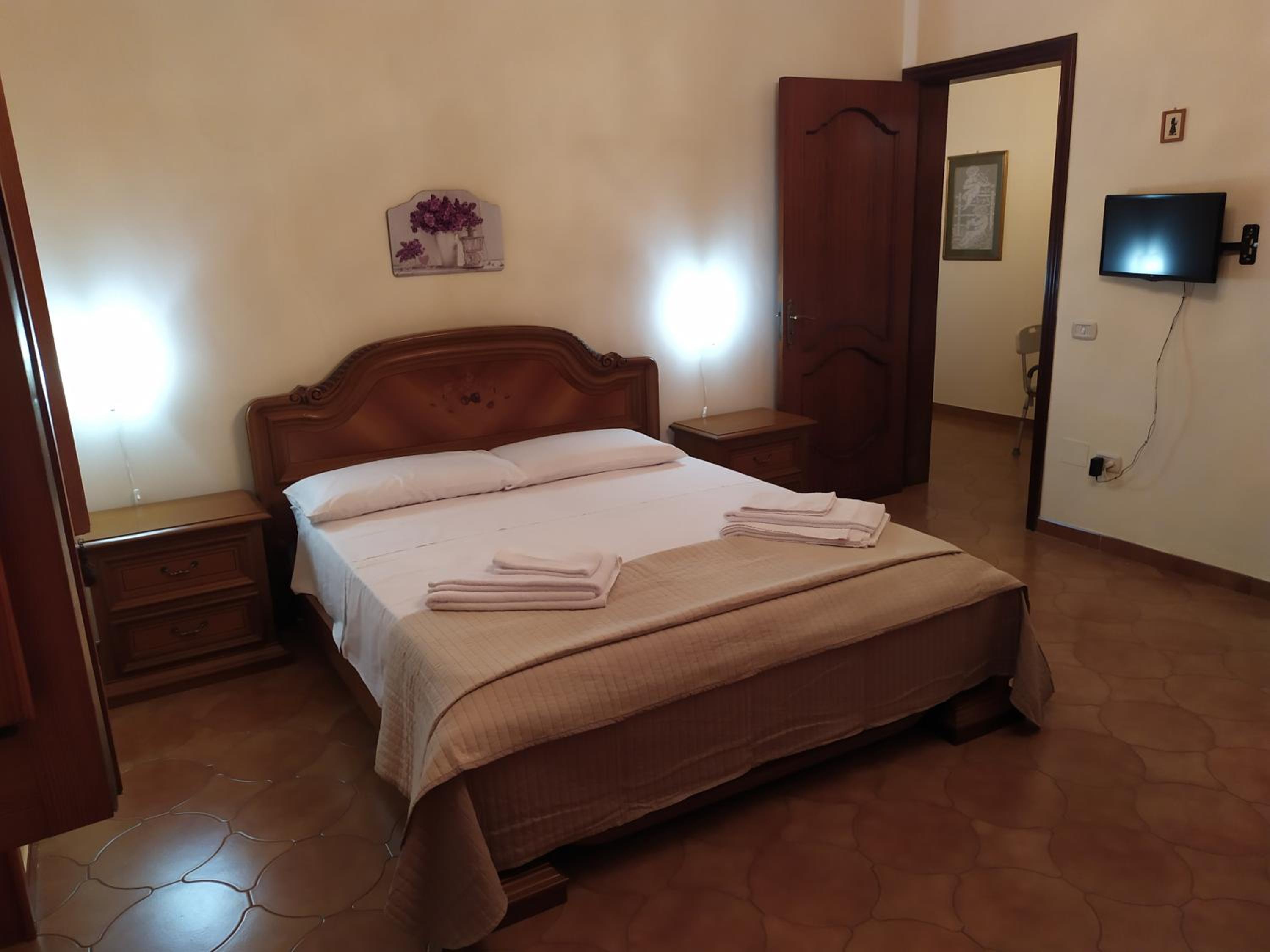 Large Double or Twin Room photo 3