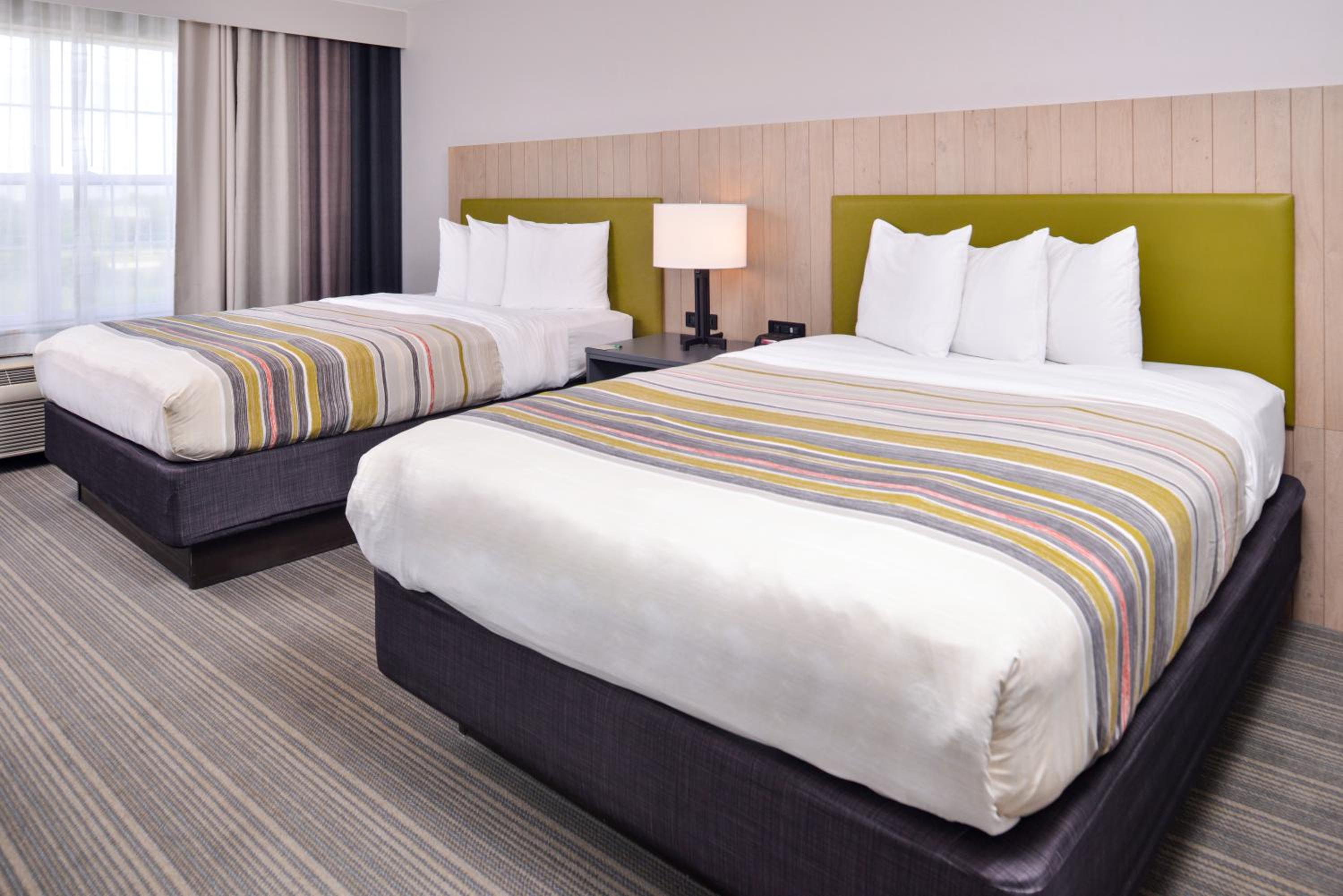 Queen Room with Two Queen Beds - Photo 6