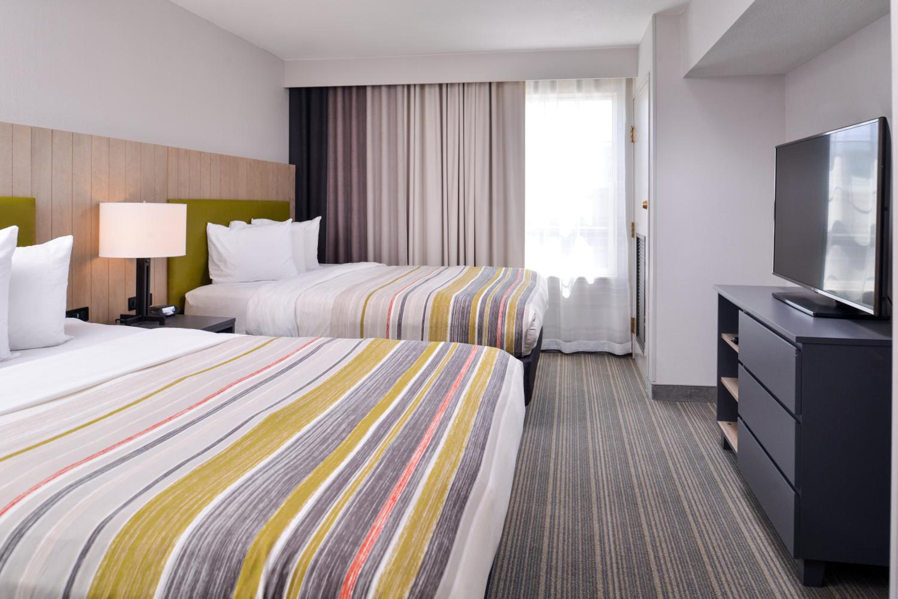 Queen Room with Two Queen Beds - Photo 9