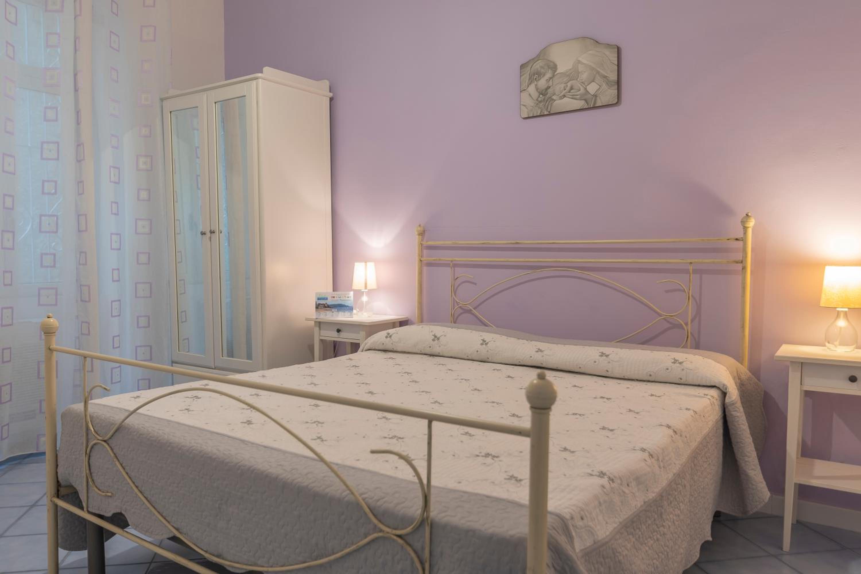 Double Room with Private Bathroom photo 2