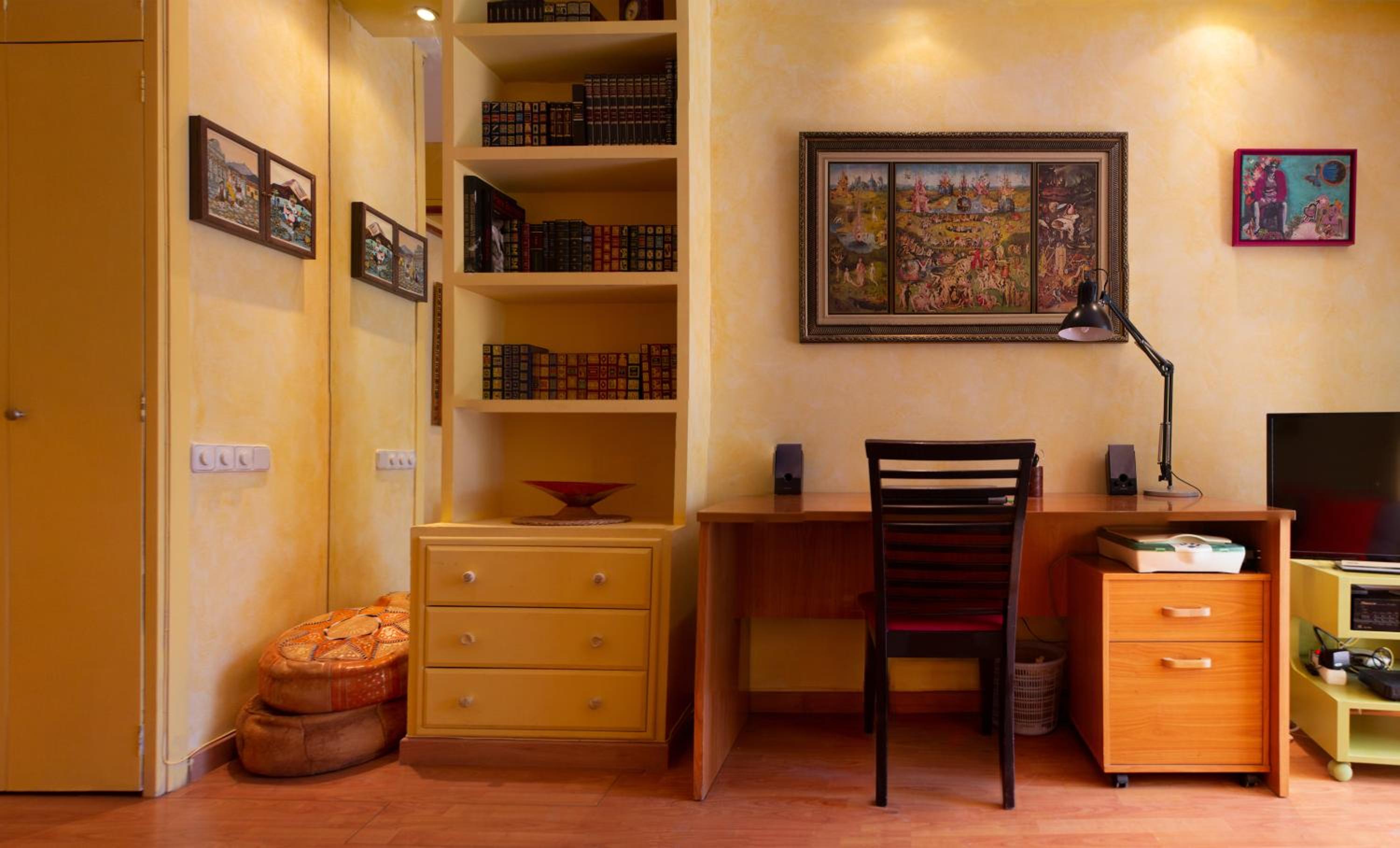 Studio Apartment - Photo 30