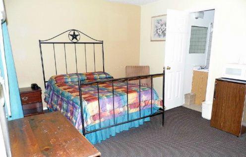 Standard King Room photo 3