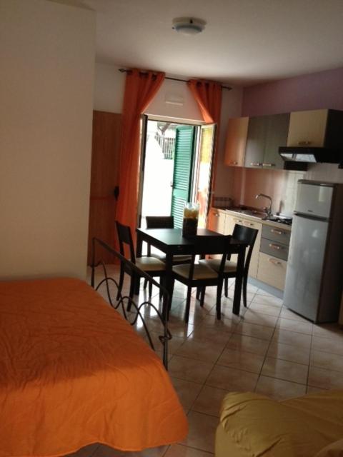 Studio (2 Adults) - Garden View