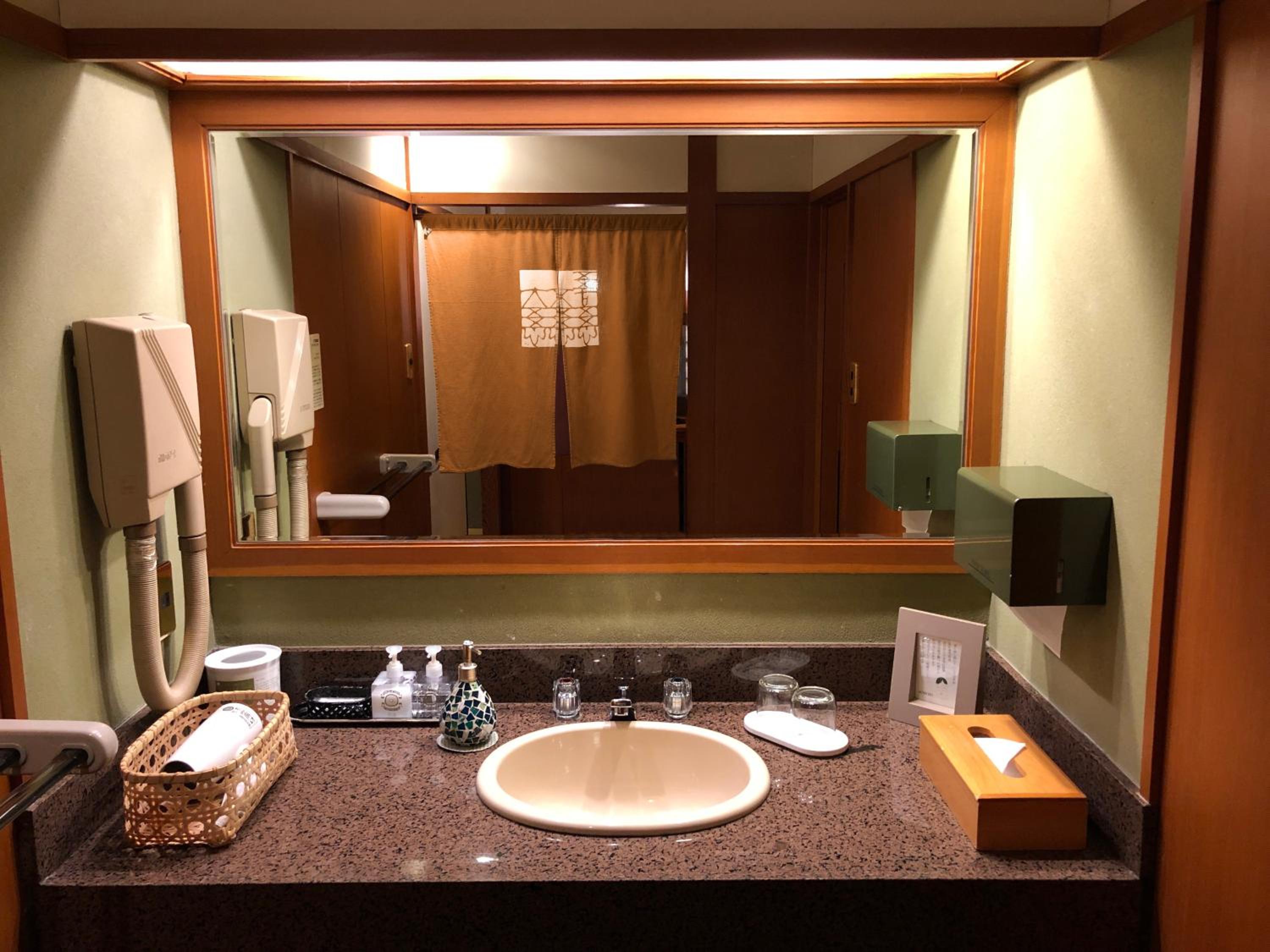 Superior Twin Room with Shared Bathroom - "Chuyo" thumbnail 6