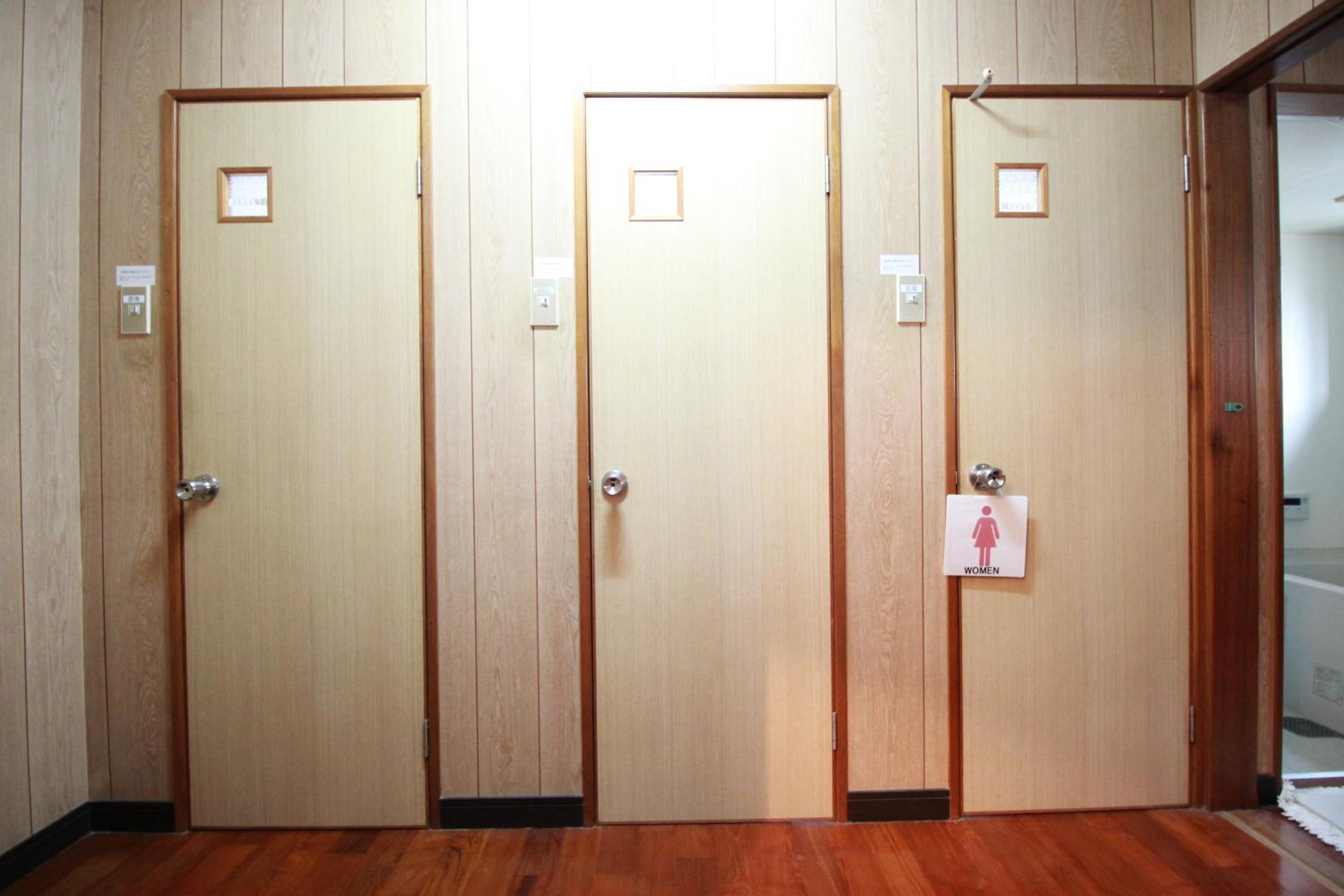 Single Room with Shared Shower and Toilet photo 3