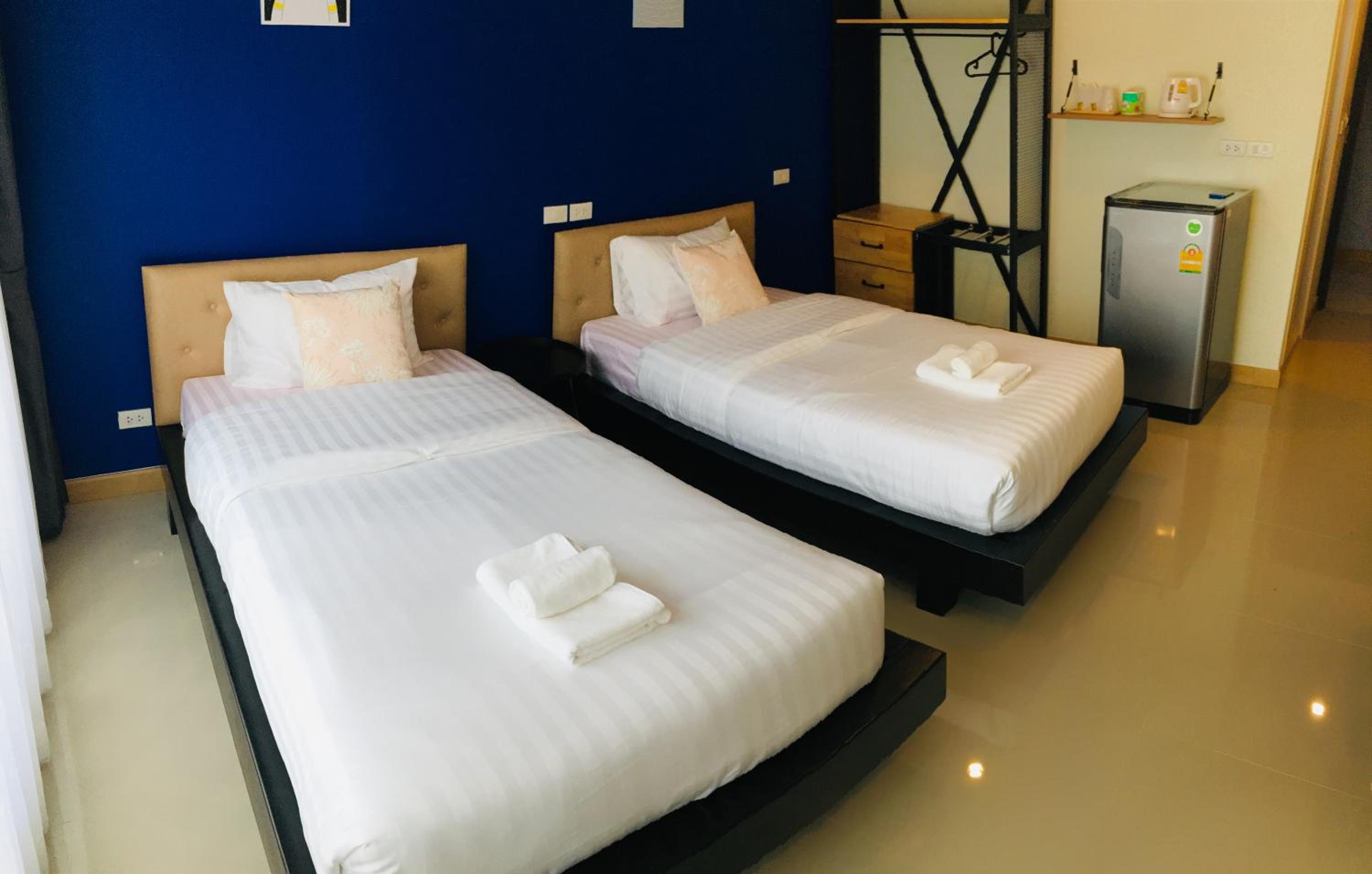 Twin Room with Balcony - Photo 9