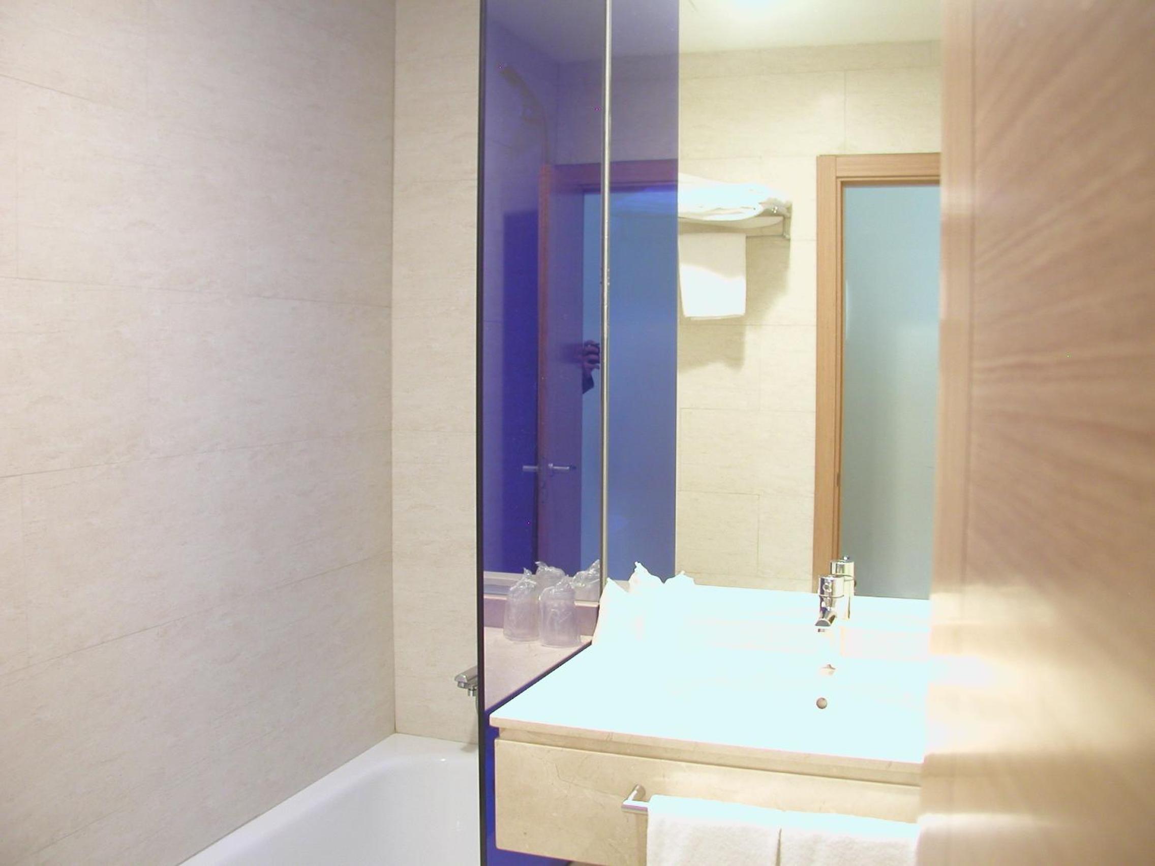 Double or Twin Room - Photo 6