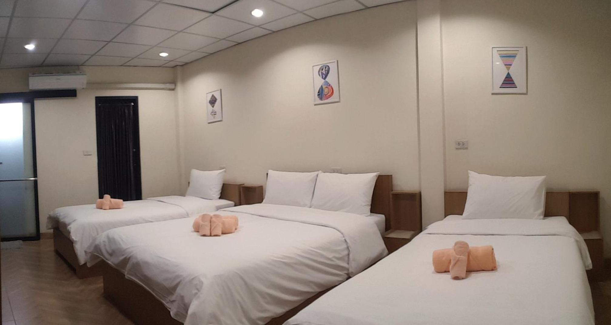 Quadruple Room with Private Bathroom photo 1