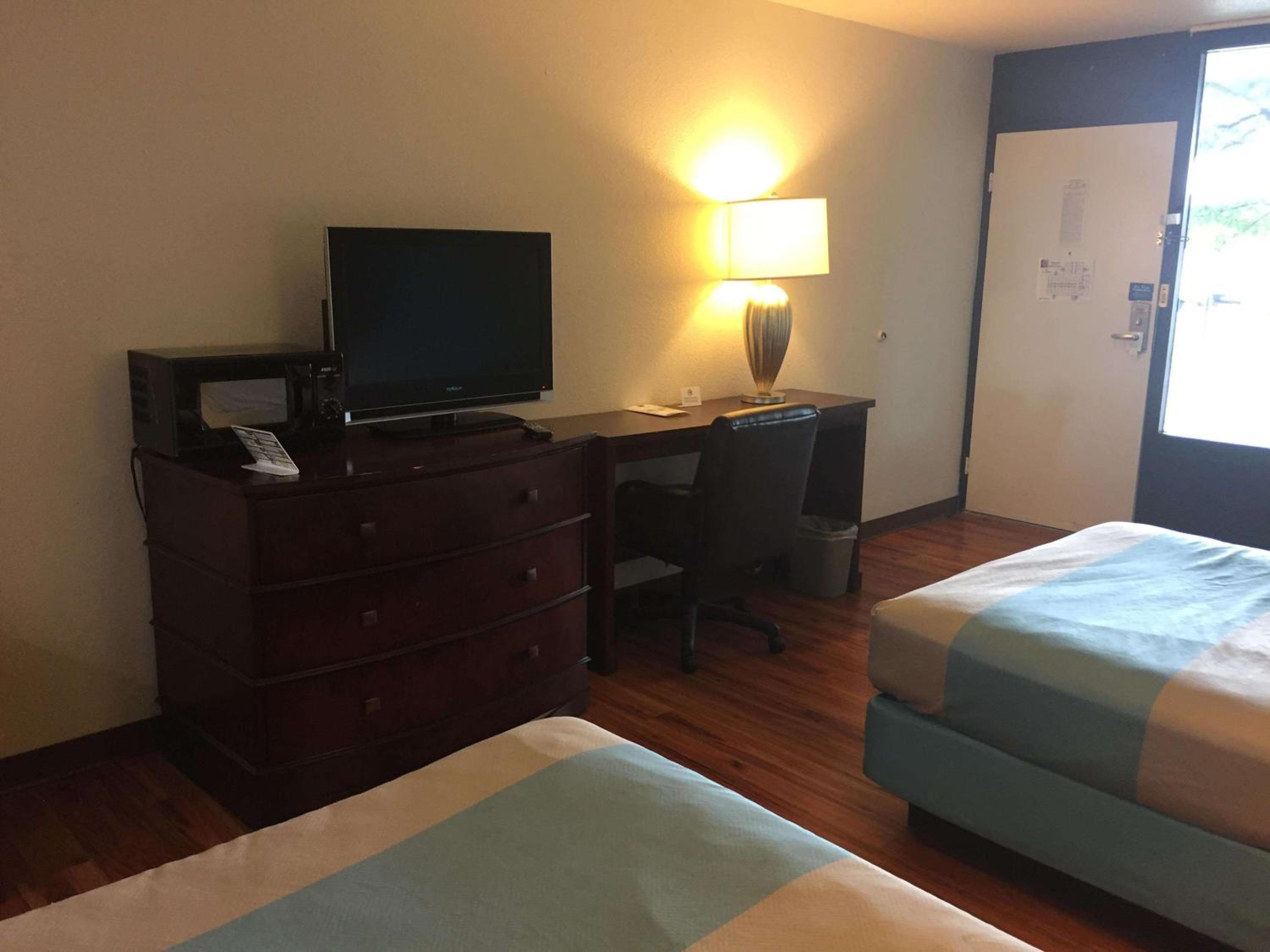 Queen Room with Two Queen Beds - Non-Smoking photo 1