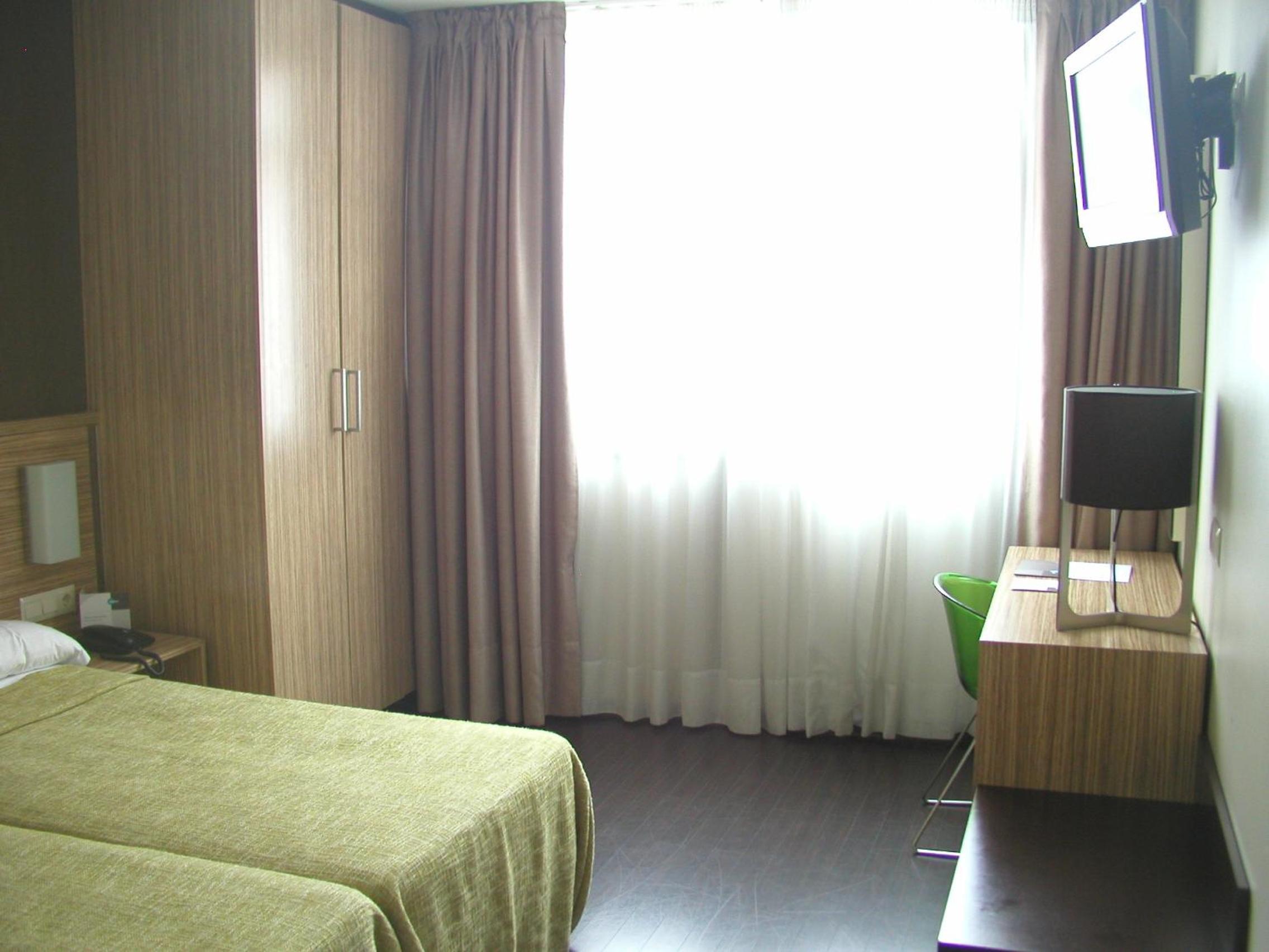 Double or Twin Room - Photo 2