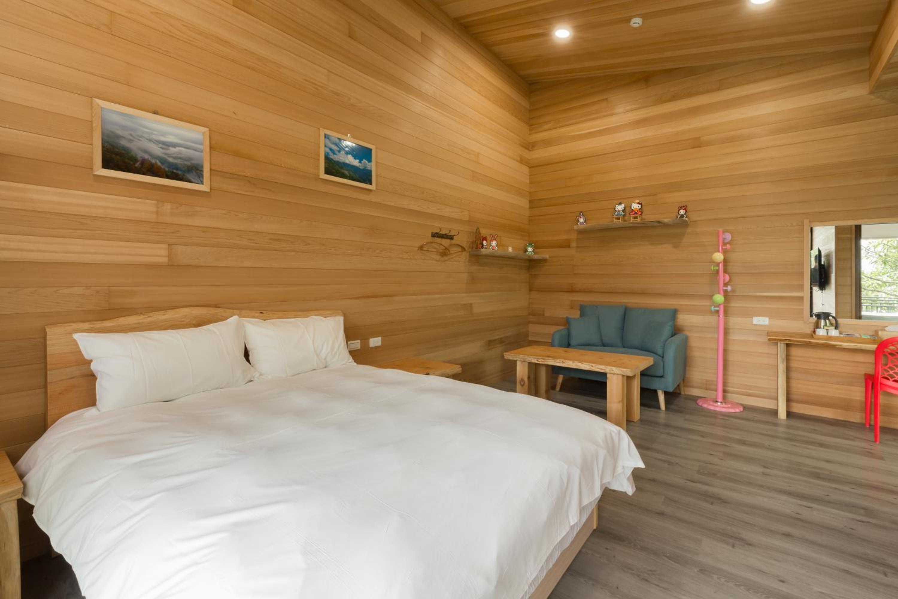 Deluxe Double Room with Bath photo 3