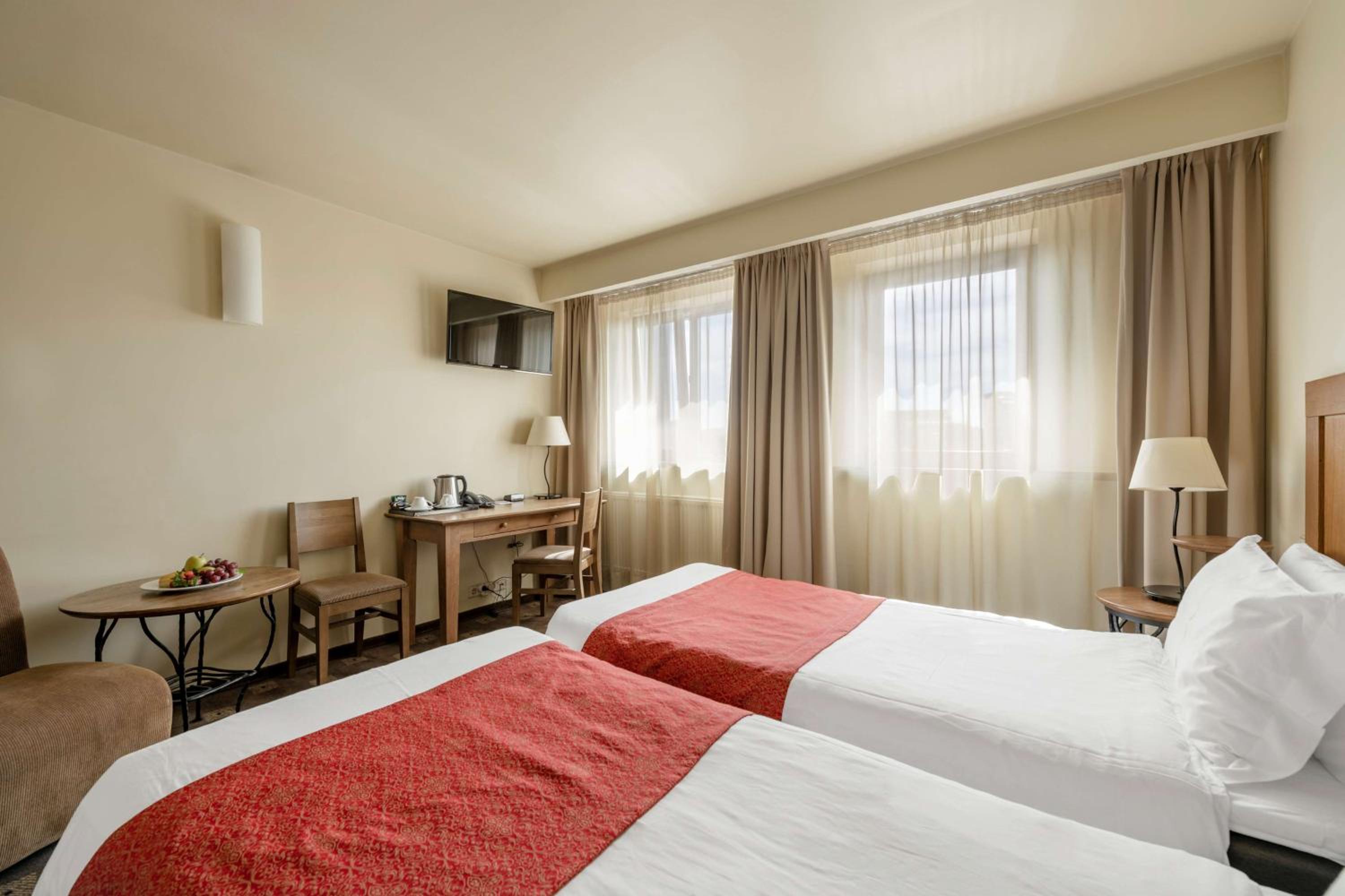 Twin Room - Non-Smoking - Photo 6