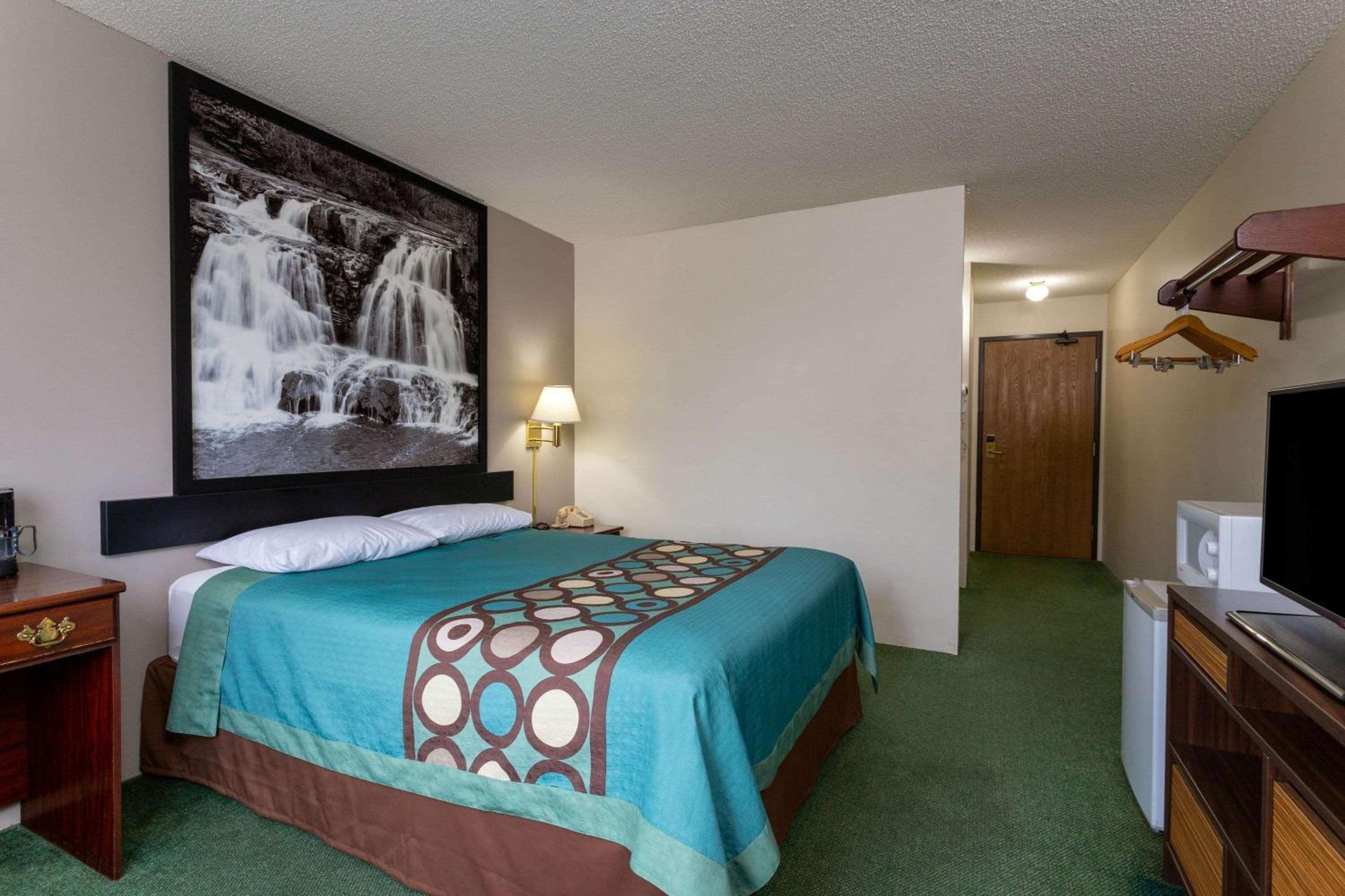 King Room - Non-Smoking - Photo 1