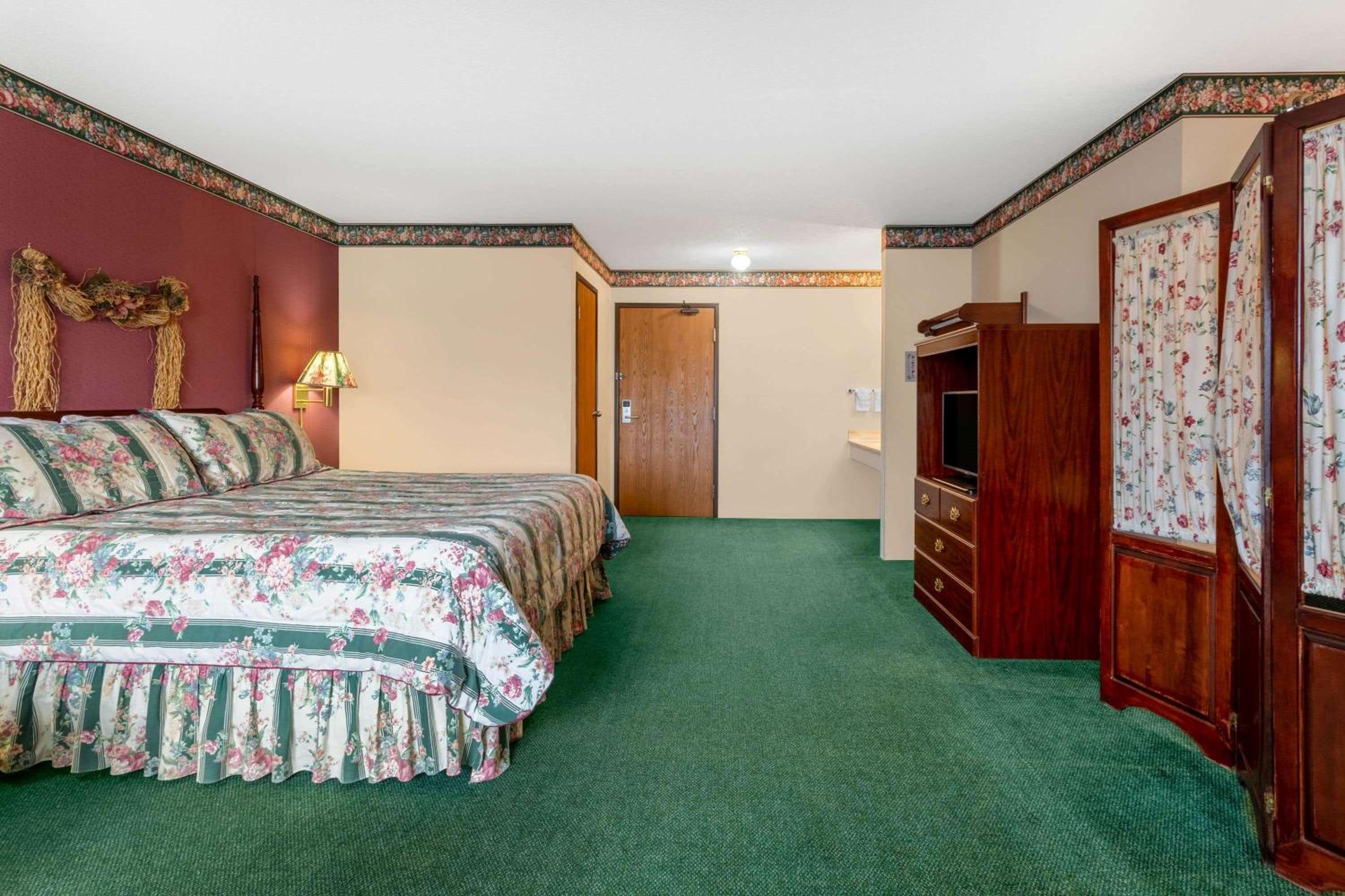 King Studio Suite - Non-Smoking - Photo 5