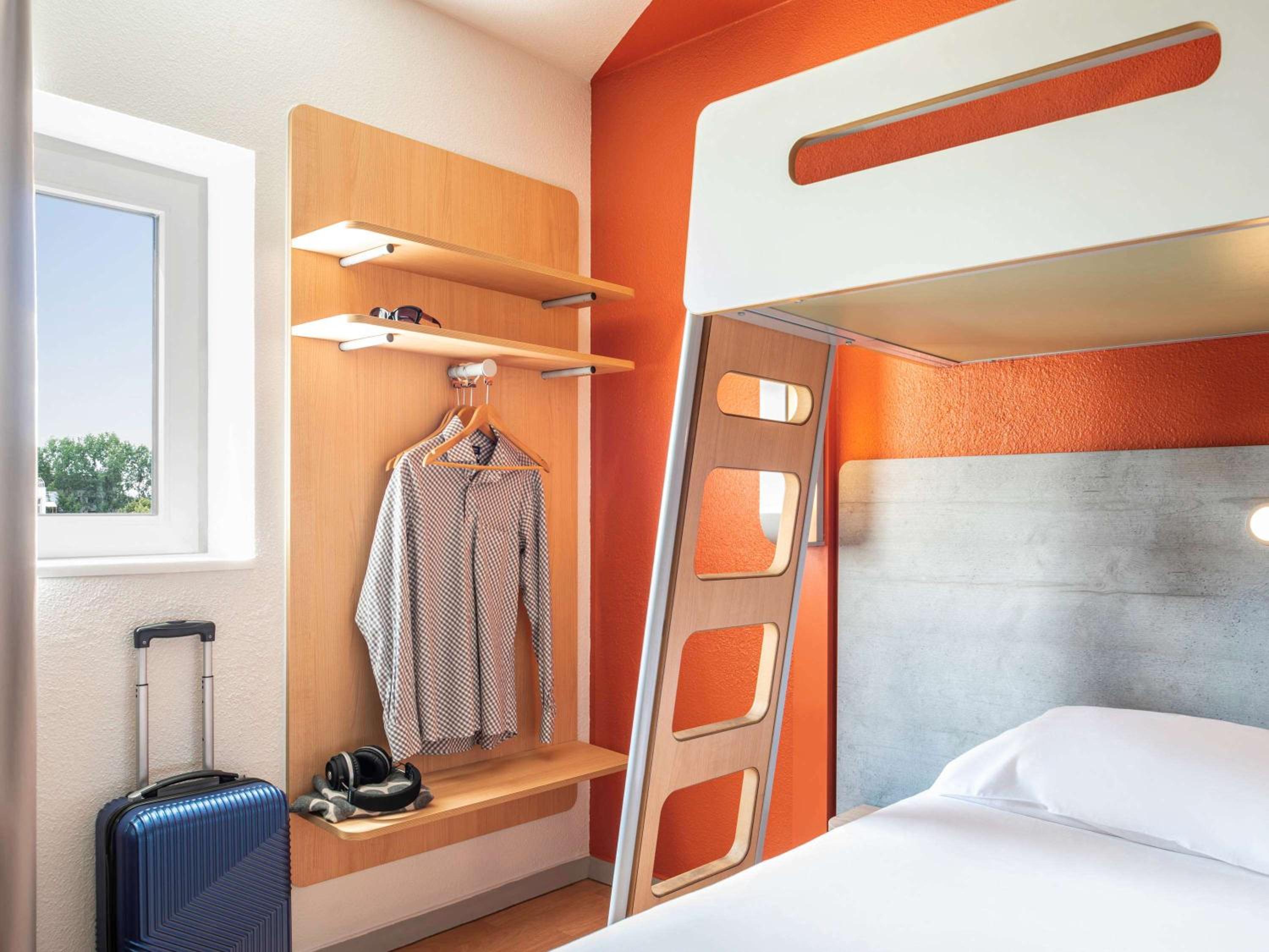 Double Room with Bunk Bed photo 3