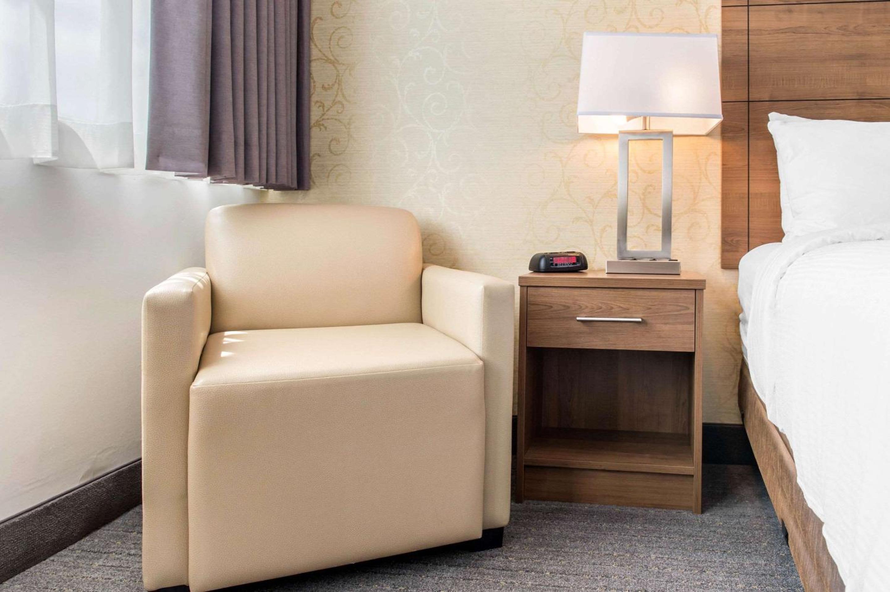 Queen Room - Photo 5