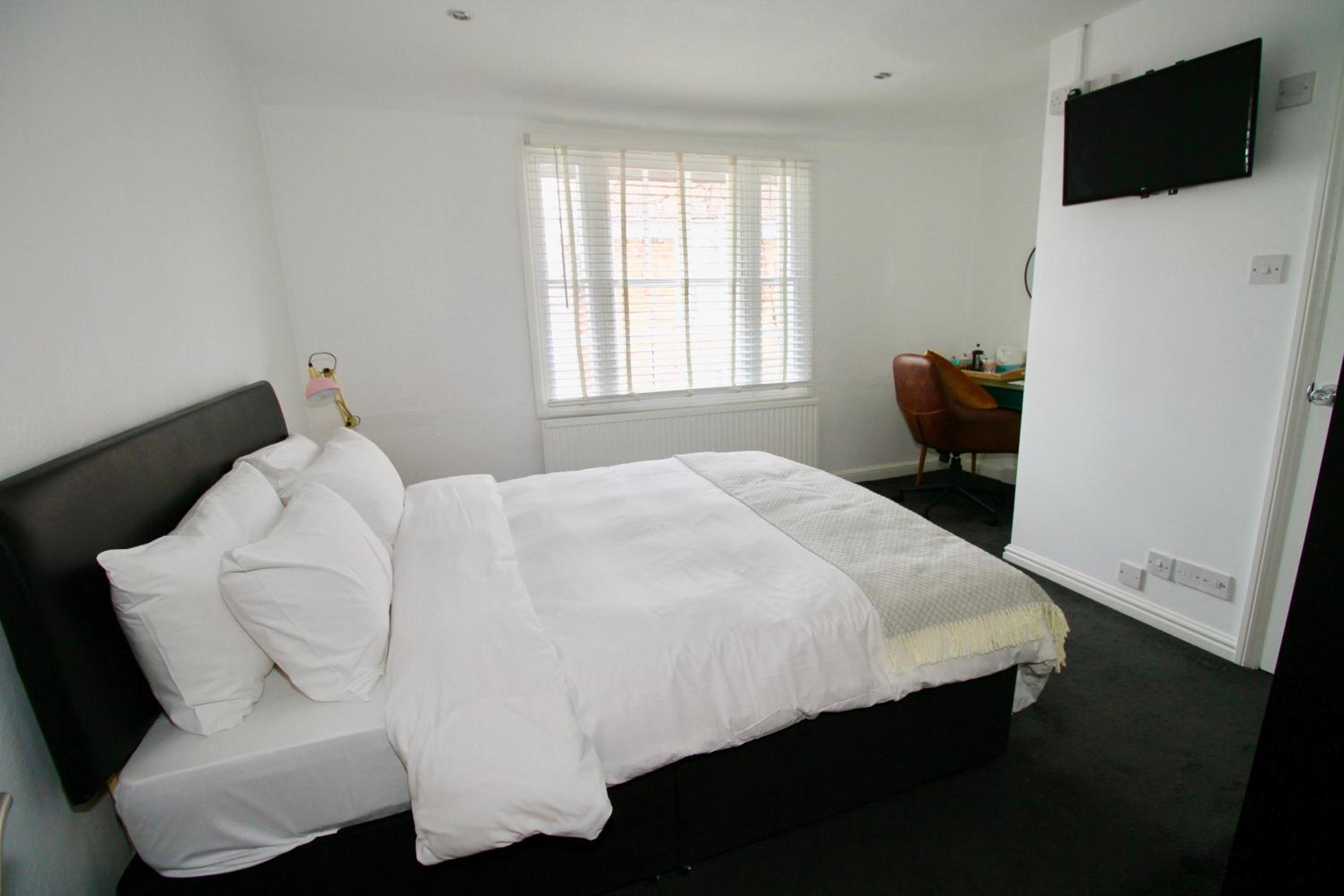 Deluxe Double Room with Shower