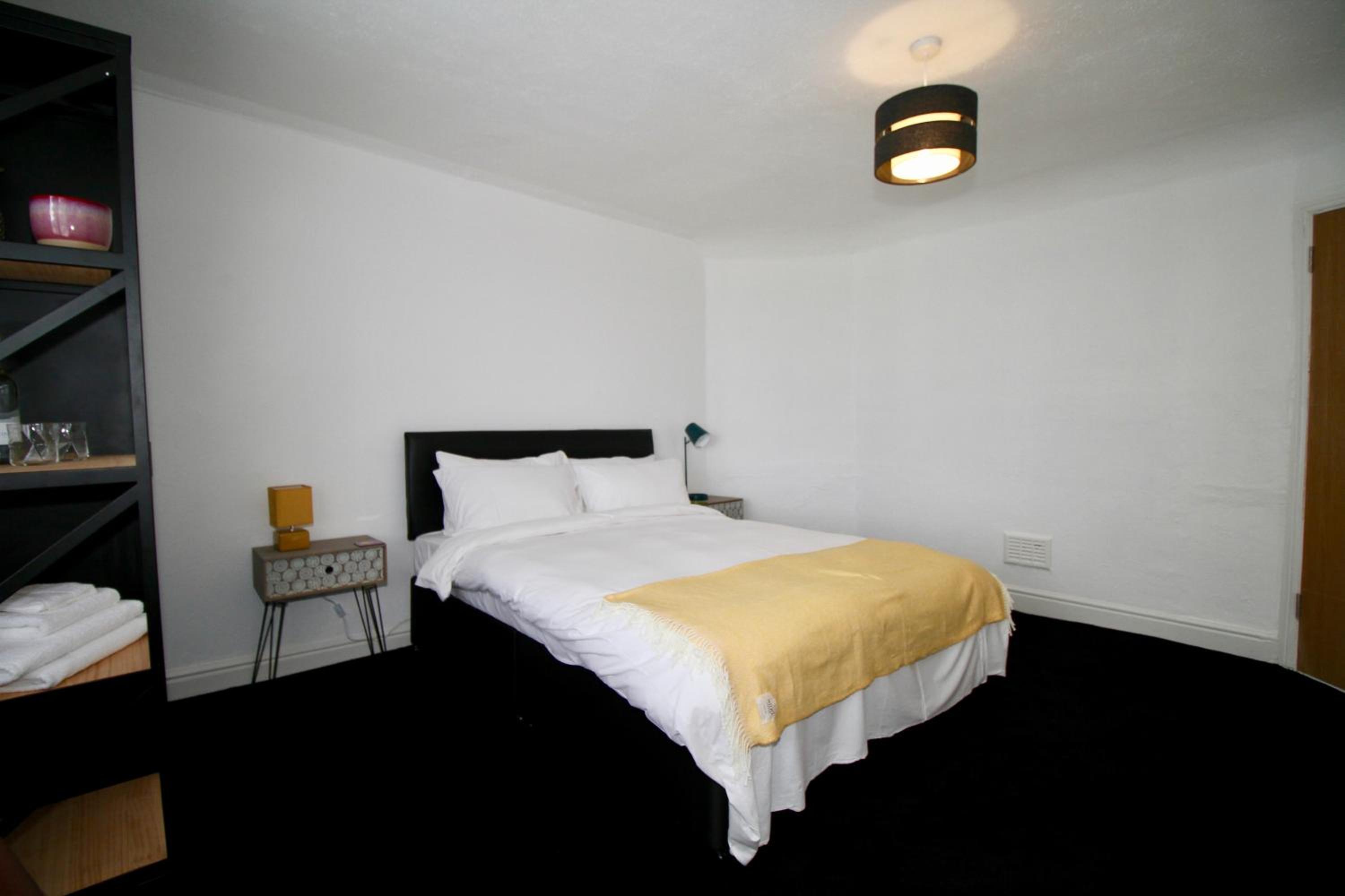Deluxe Double Room with Shower - Photo 7