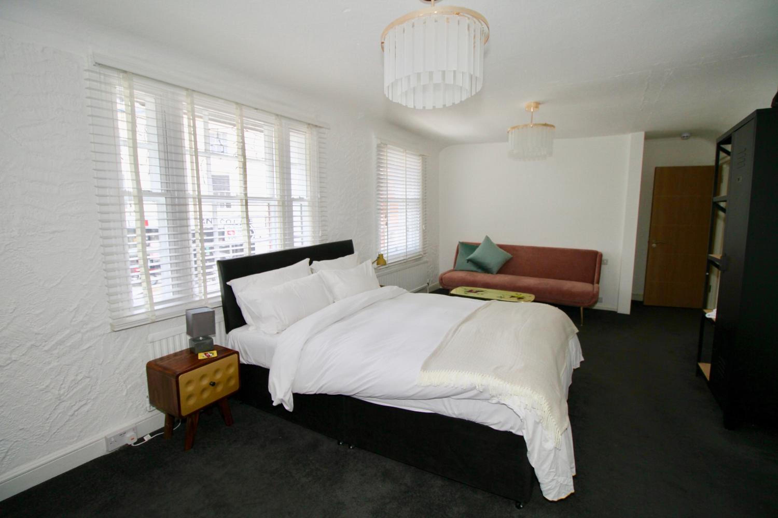 Superior King Room - Photo 13
