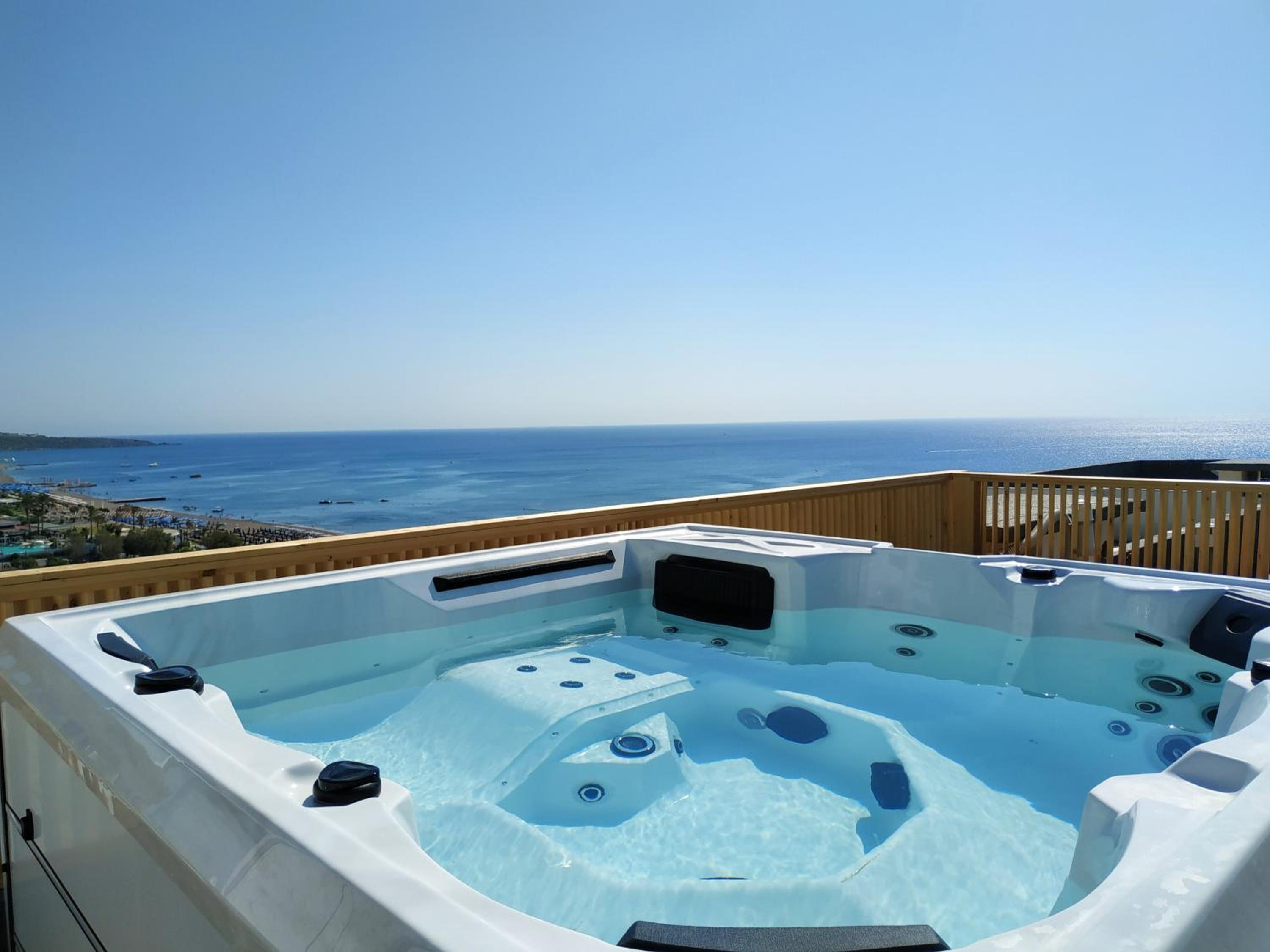 Sky Suite with Panoramic Sea view & Outdoor Jet-bath photo 2