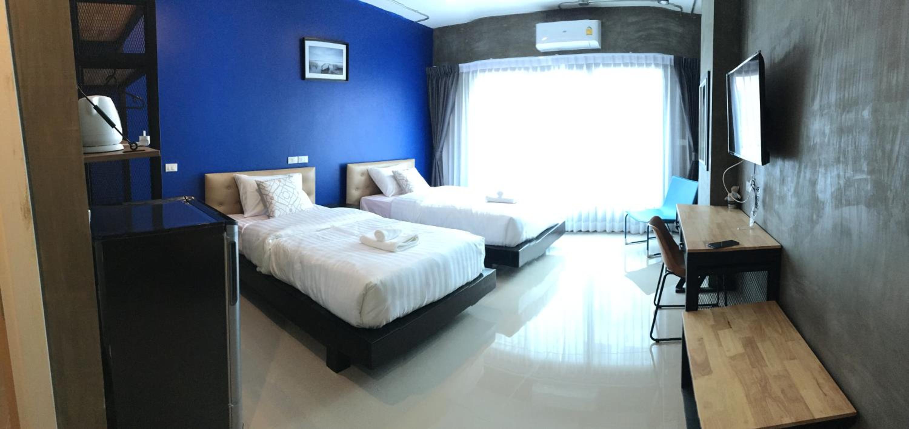 Twin Room with Balcony - Photo 8
