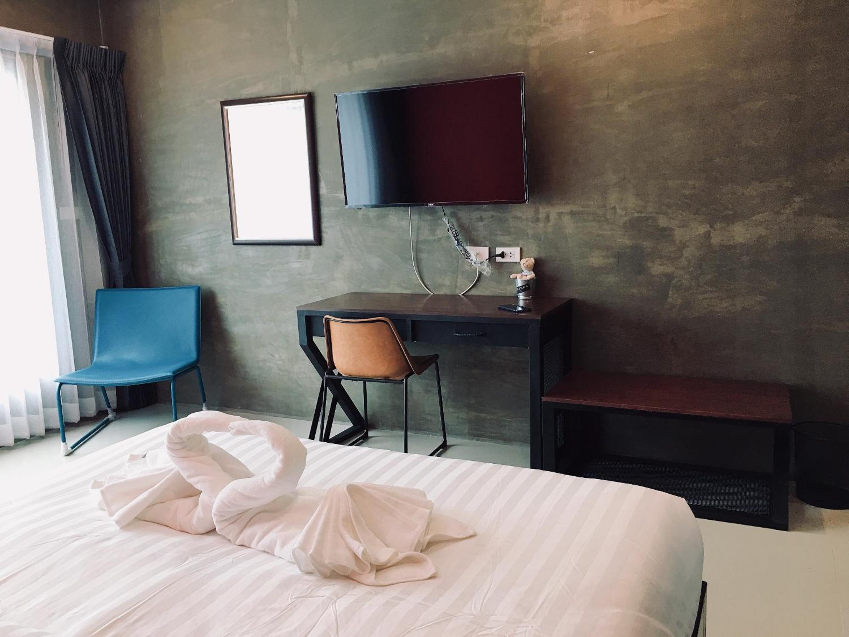 Double Room with Balcony - Photo 4