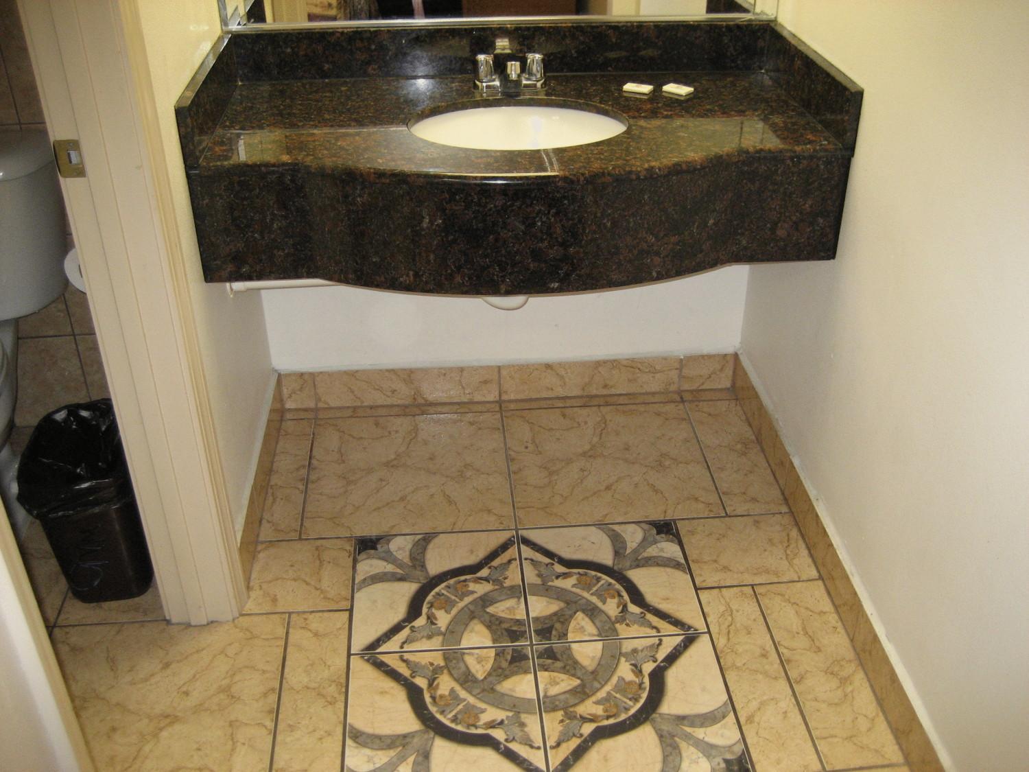 Deluxe King Room - Photo 9
