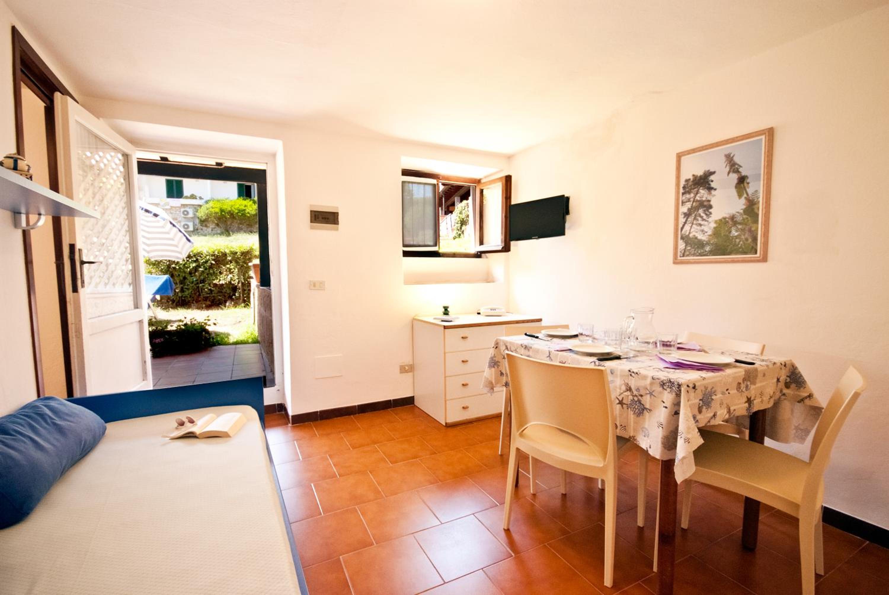 Studio Apartment photo 2