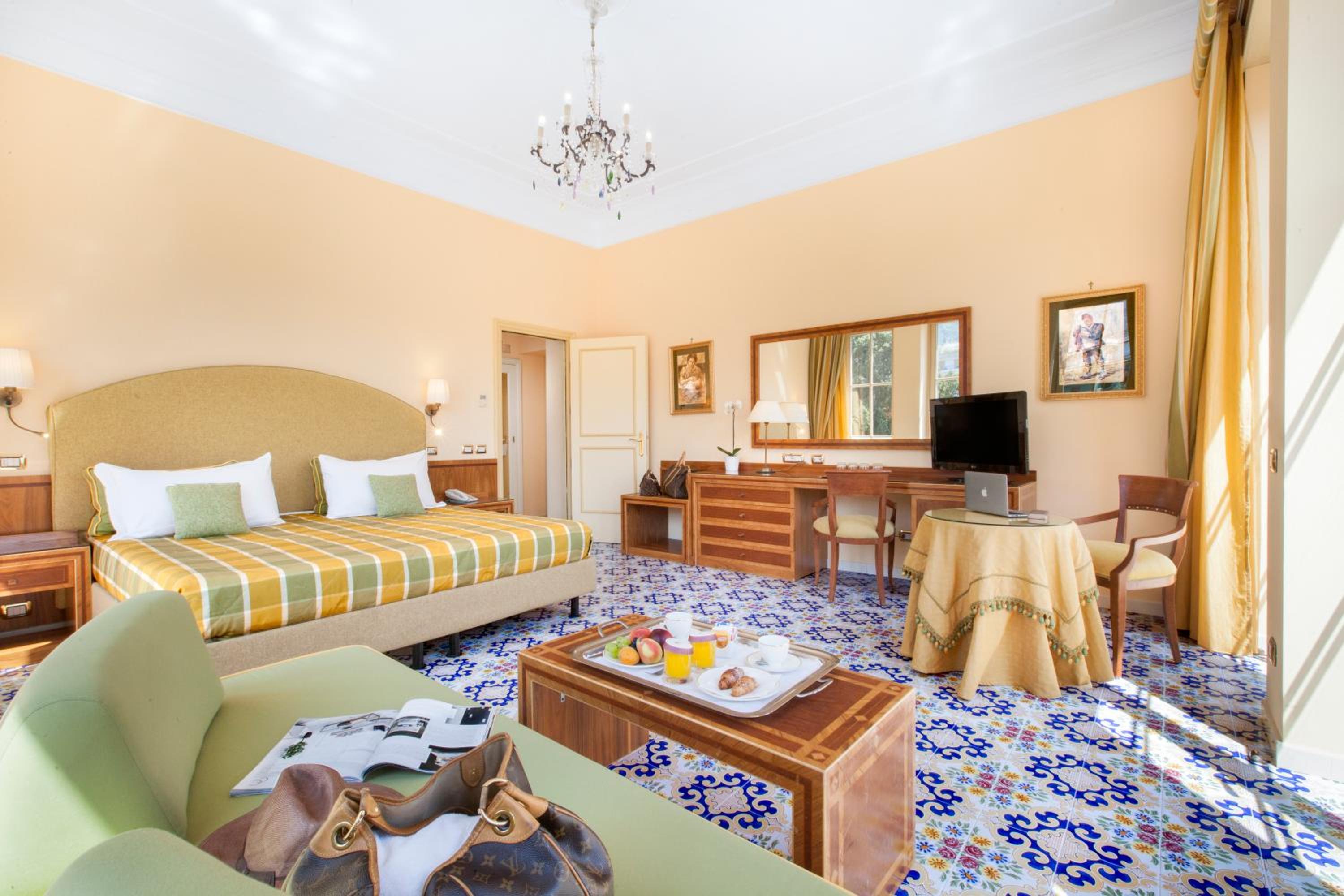 Junior Suite (2 Adults) - Photo 4