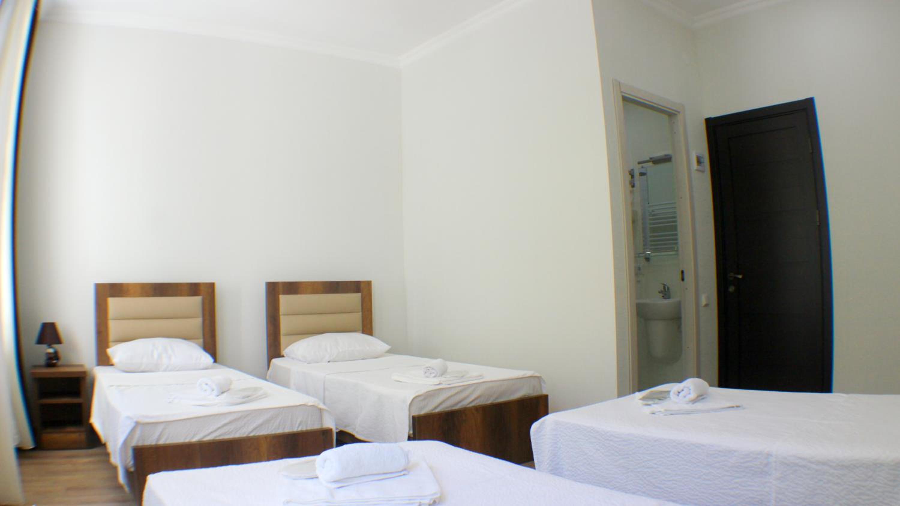 Quadruple Room with Mountain View - Photo 3
