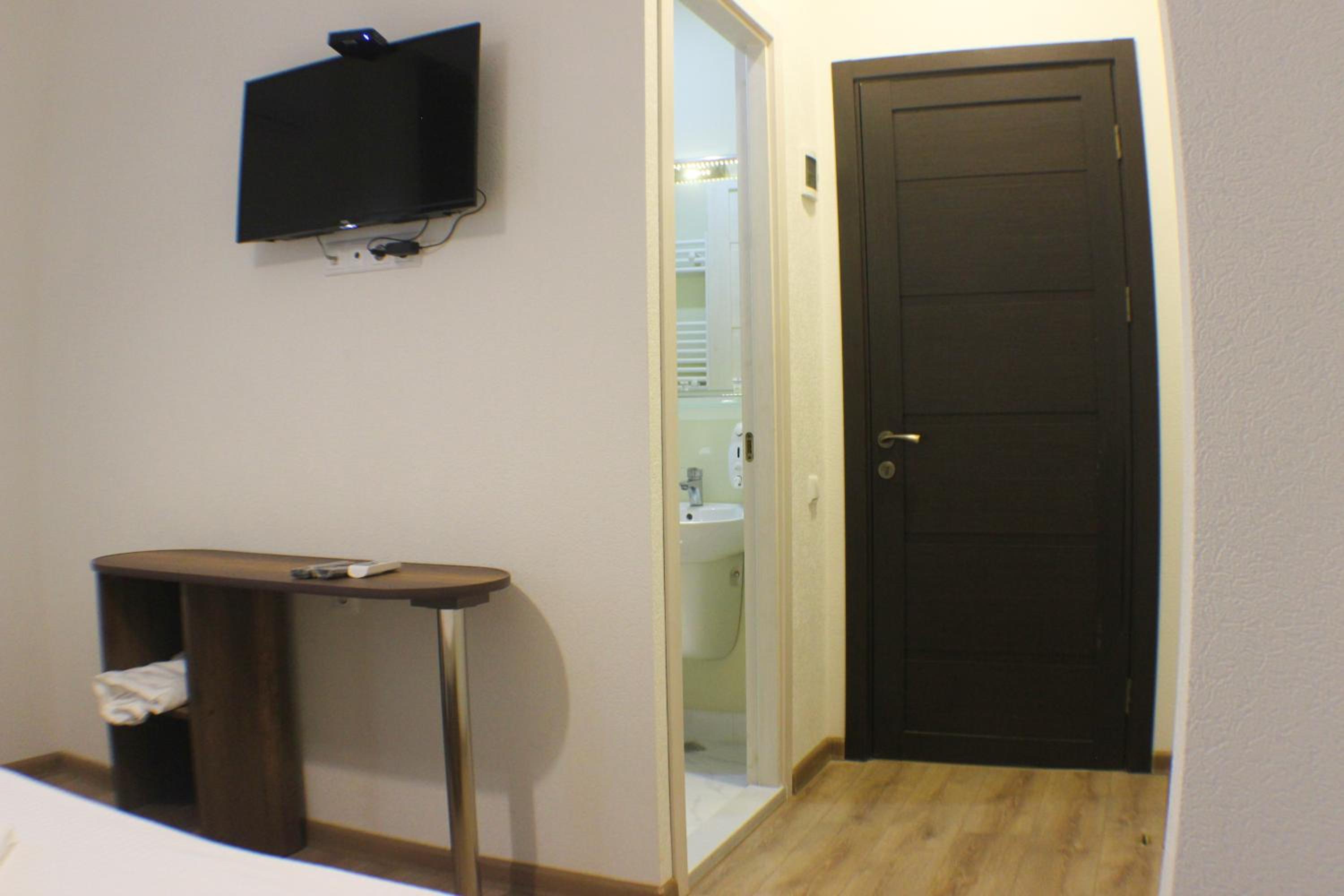 Superior Double or Twin Room with City View - Photo 3