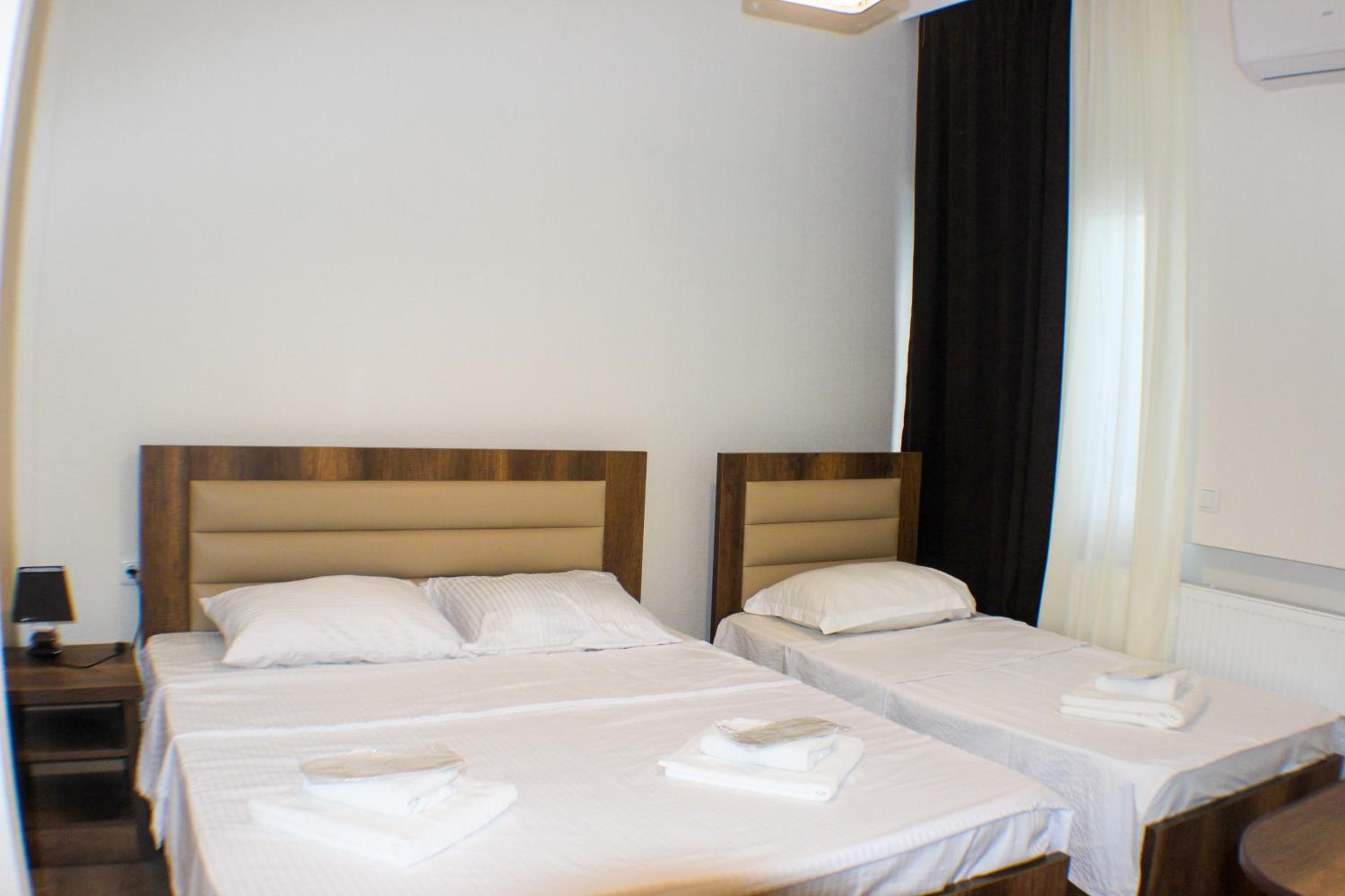 Superior Double or Twin Room with City View - Photo 4