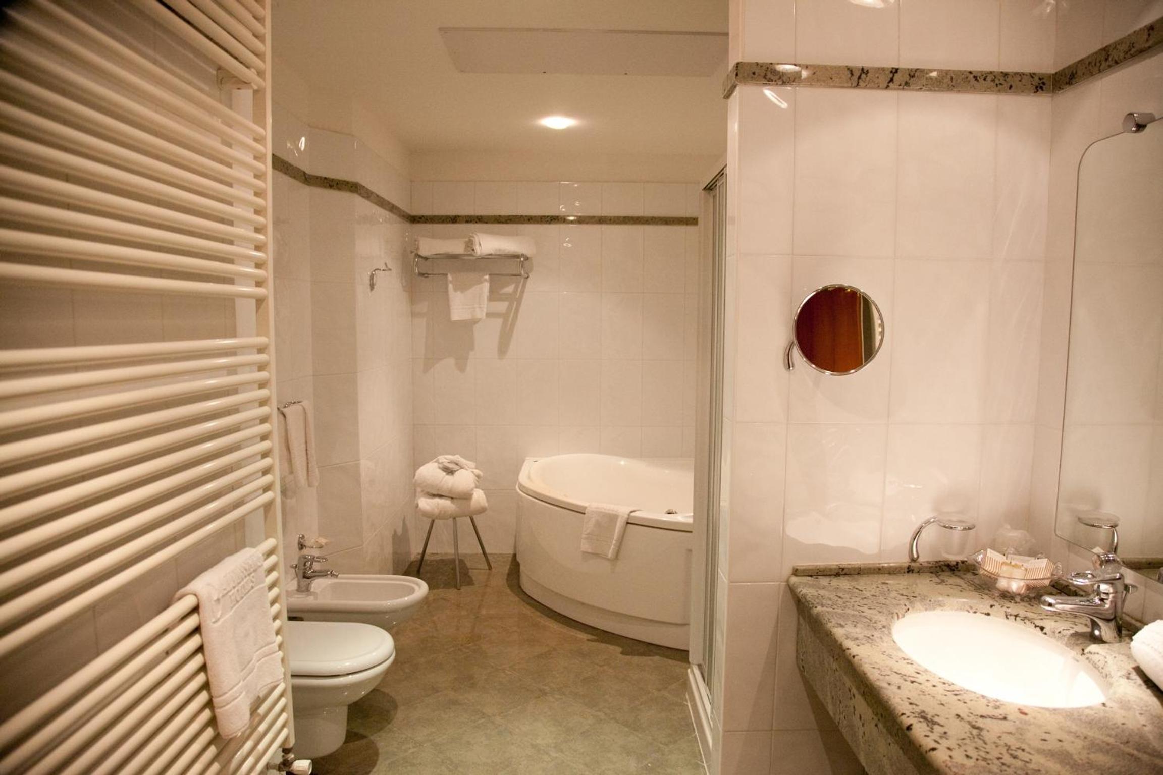 Suite - Photo 7